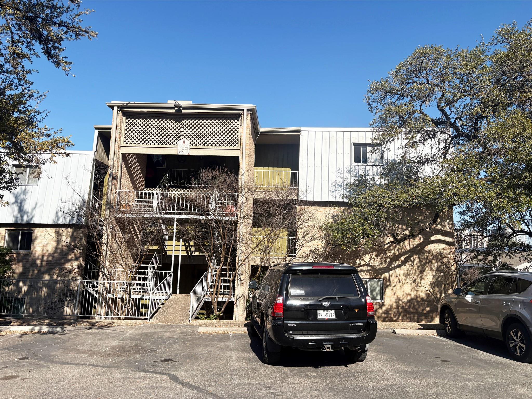 620 S 1st St # 201, Austin, TX 78704