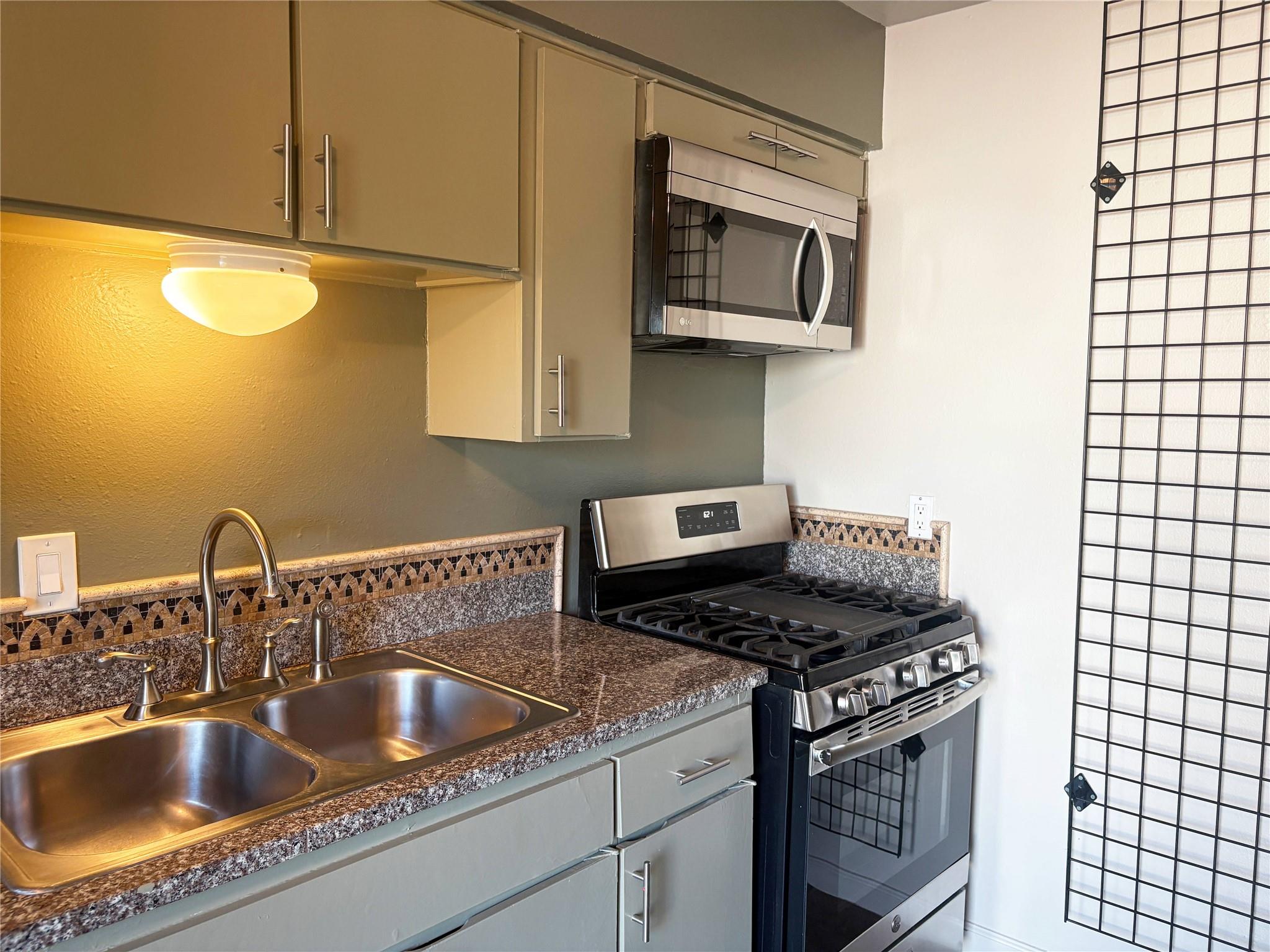 620 S 1st St # 201, Austin, TX 78704