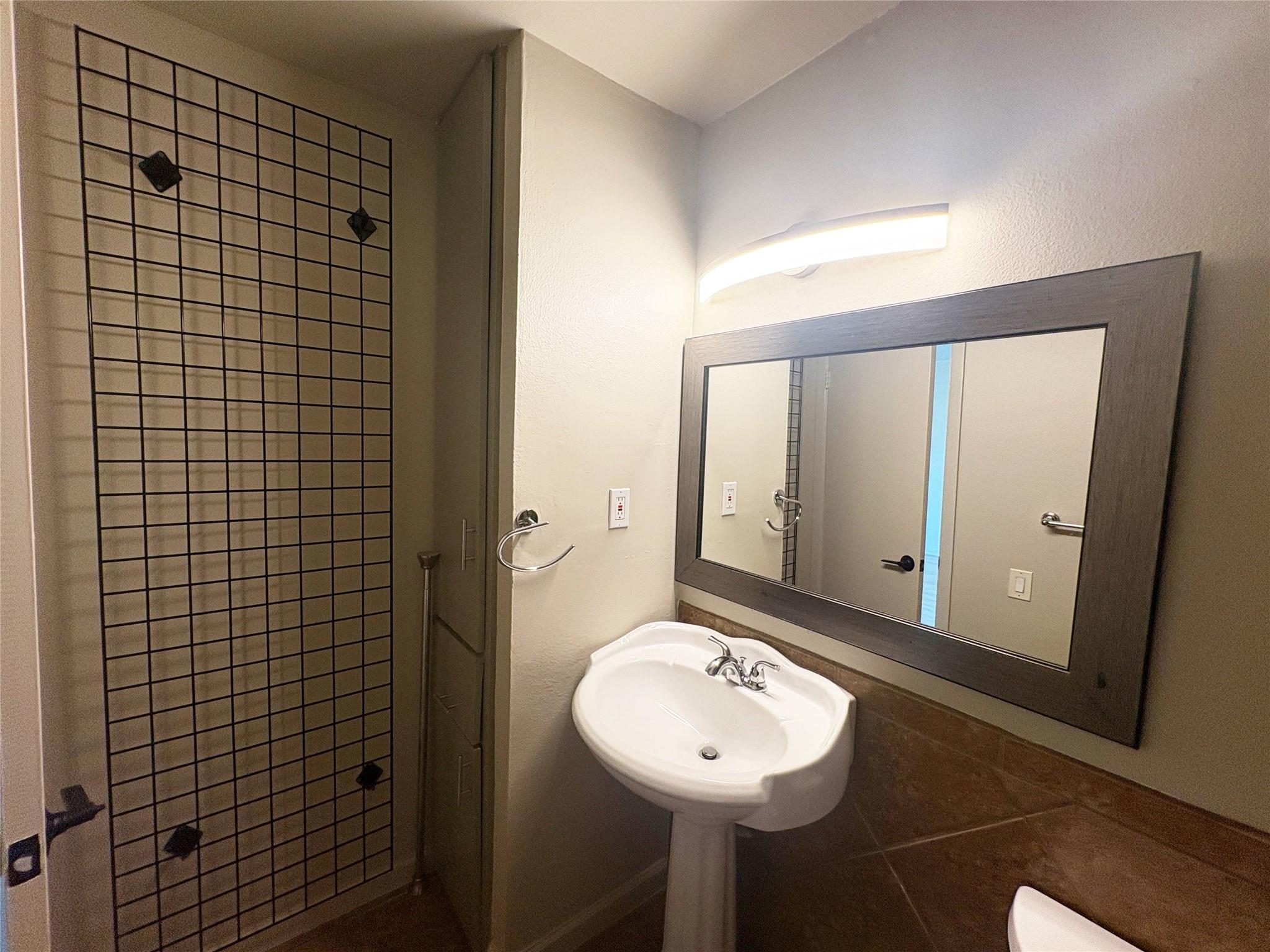 620 S 1st St # 201, Austin, TX 78704