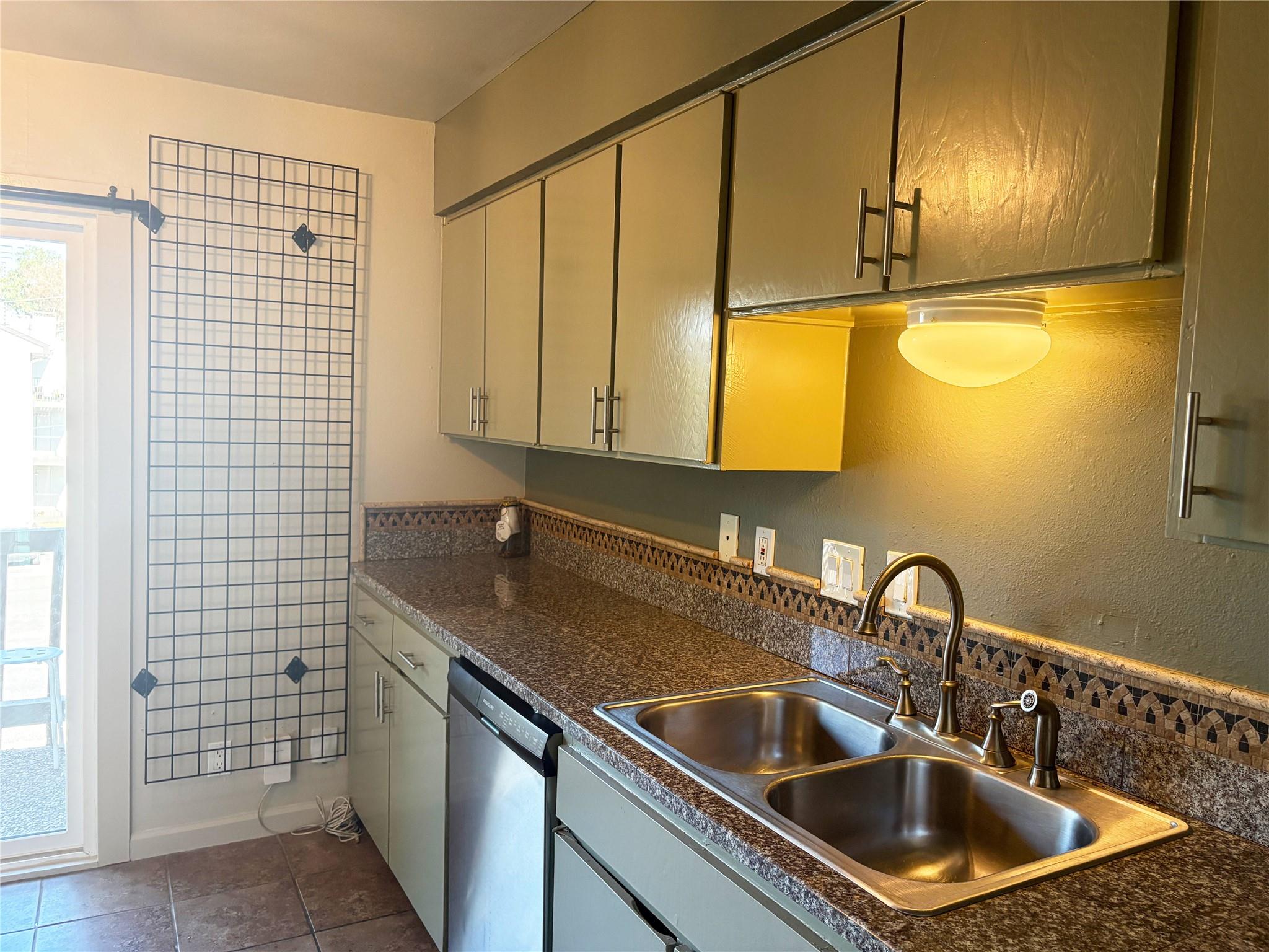 620 S 1st St # 201, Austin, TX 78704