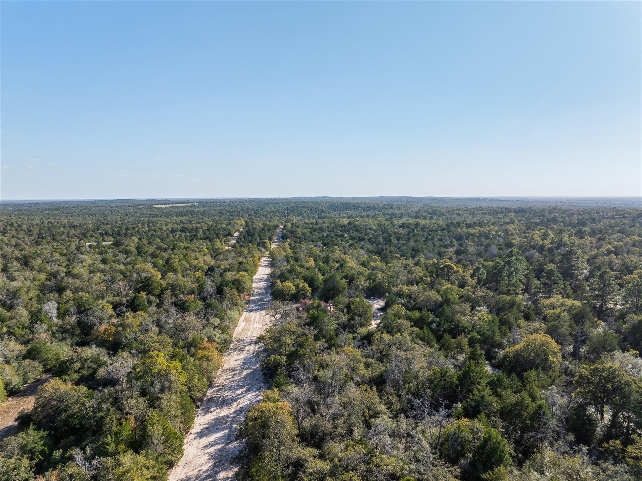 555 Altamira Ln, Dale, TX 78616