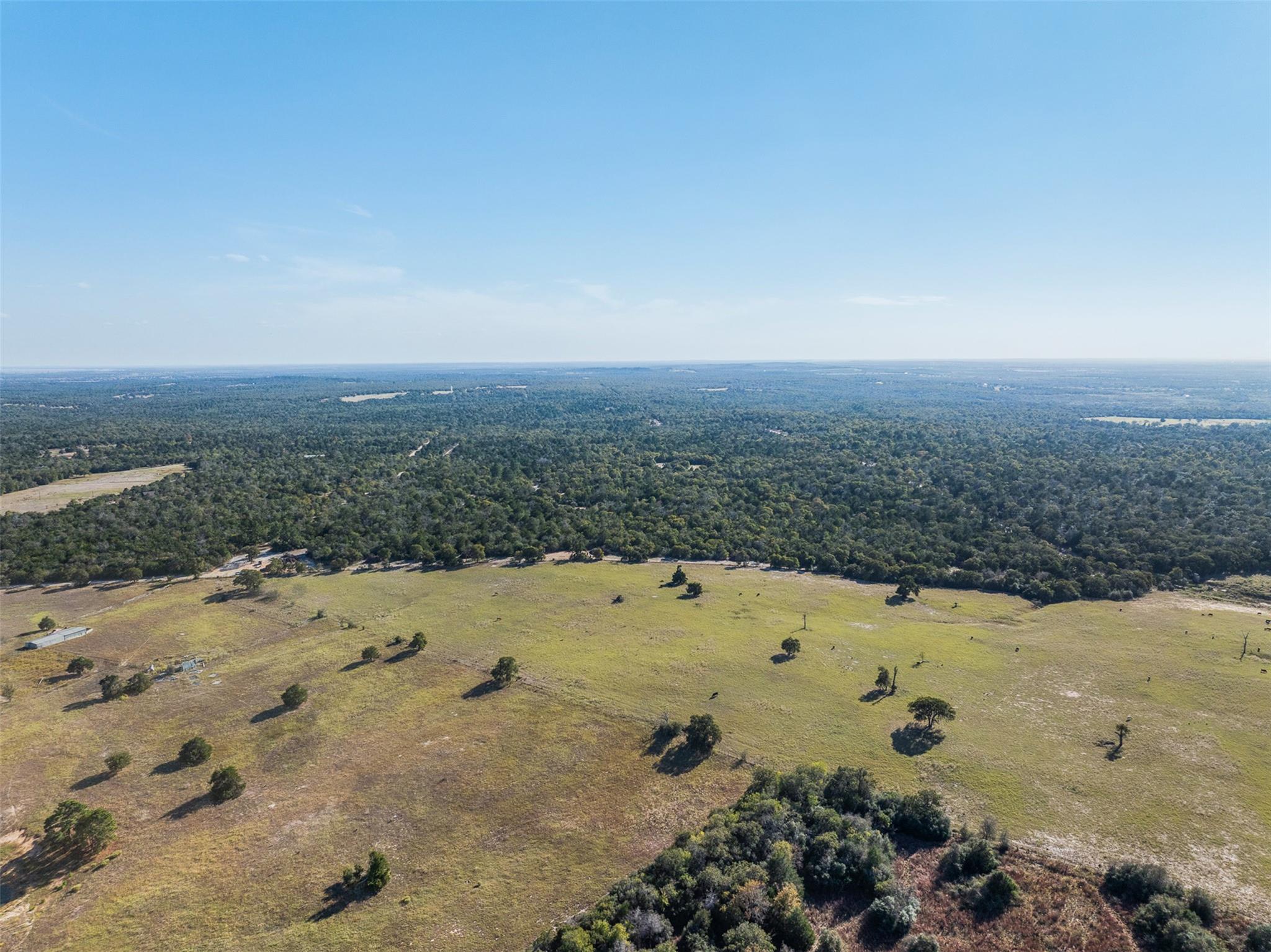 555 Altamira Ln, Dale, TX 78616