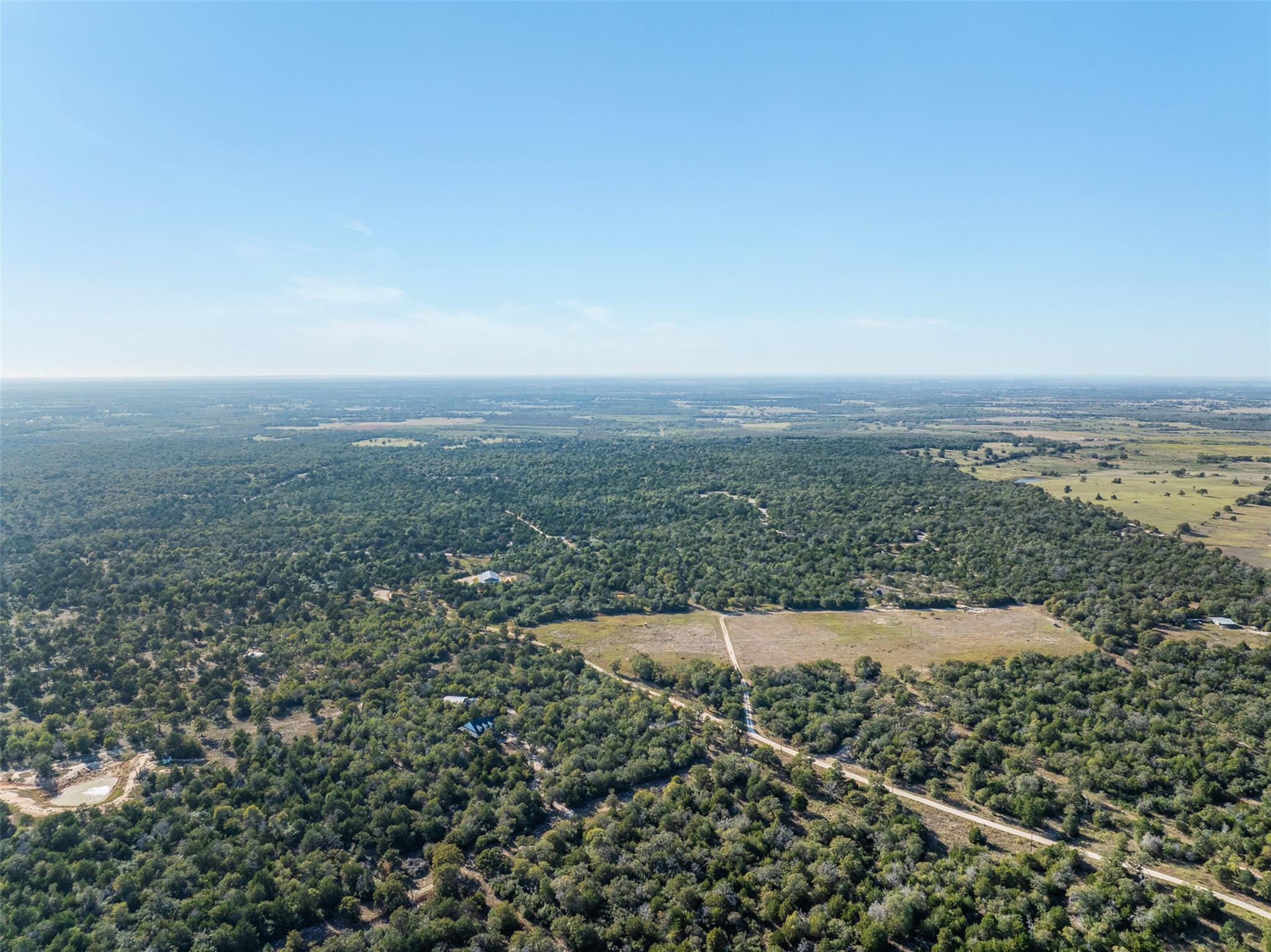 555 Altamira Ln, Dale, TX 78616