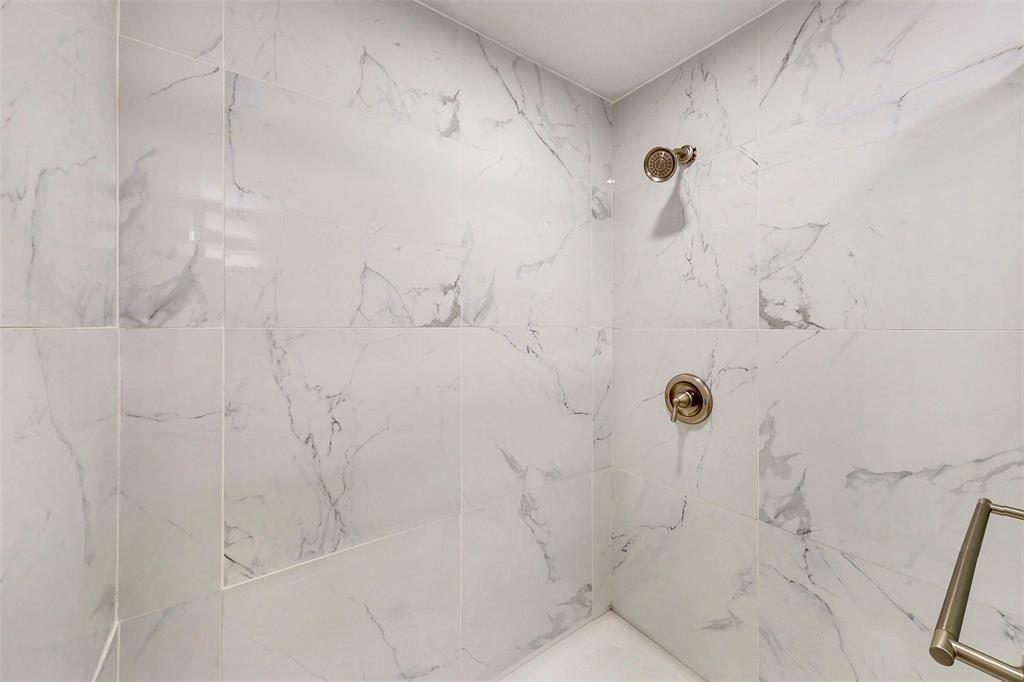 333 Northwood Cir, Rockdale, TX 76567