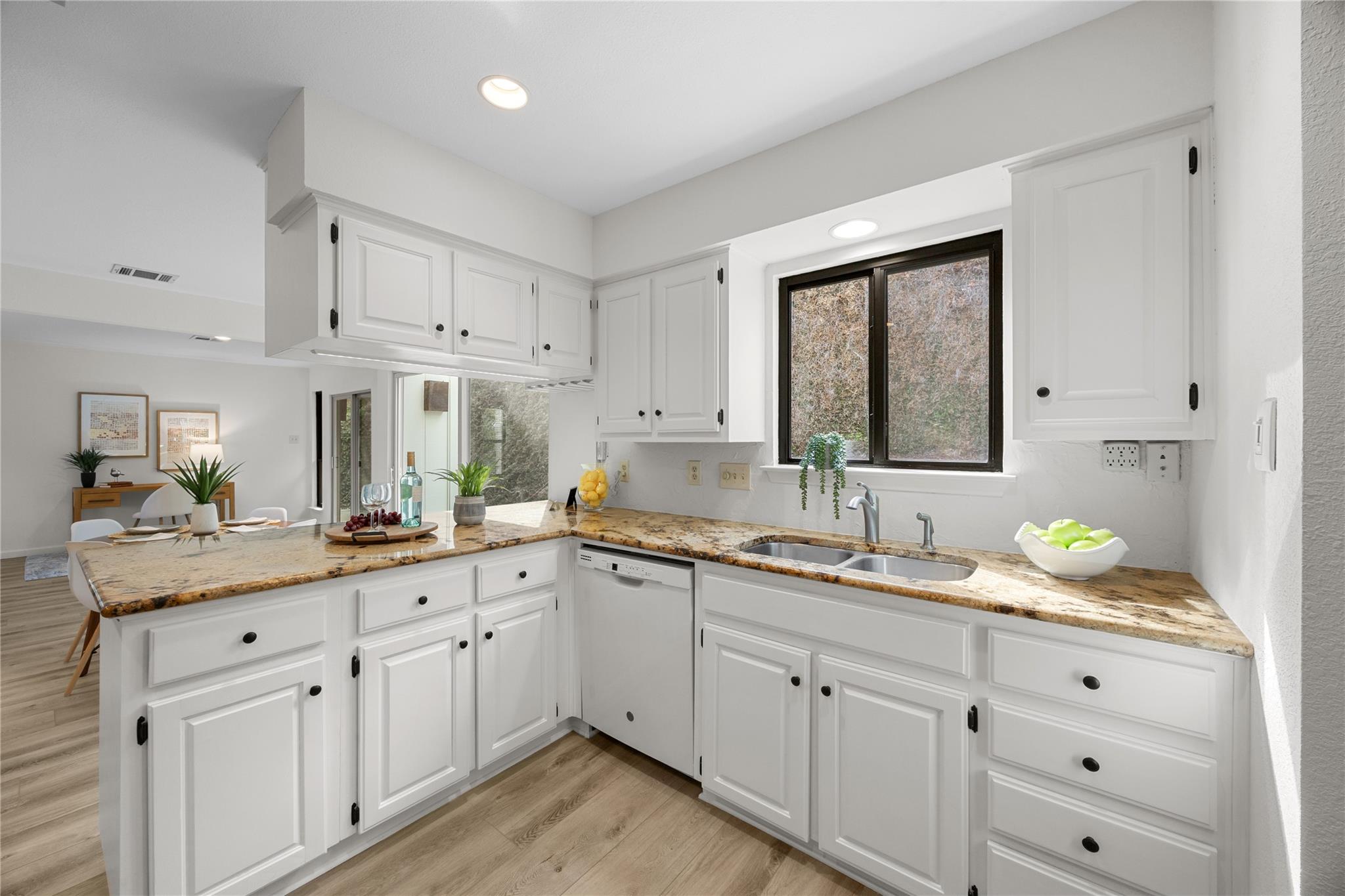 9301 Rolling Oaks Trl, Austin, TX 78750