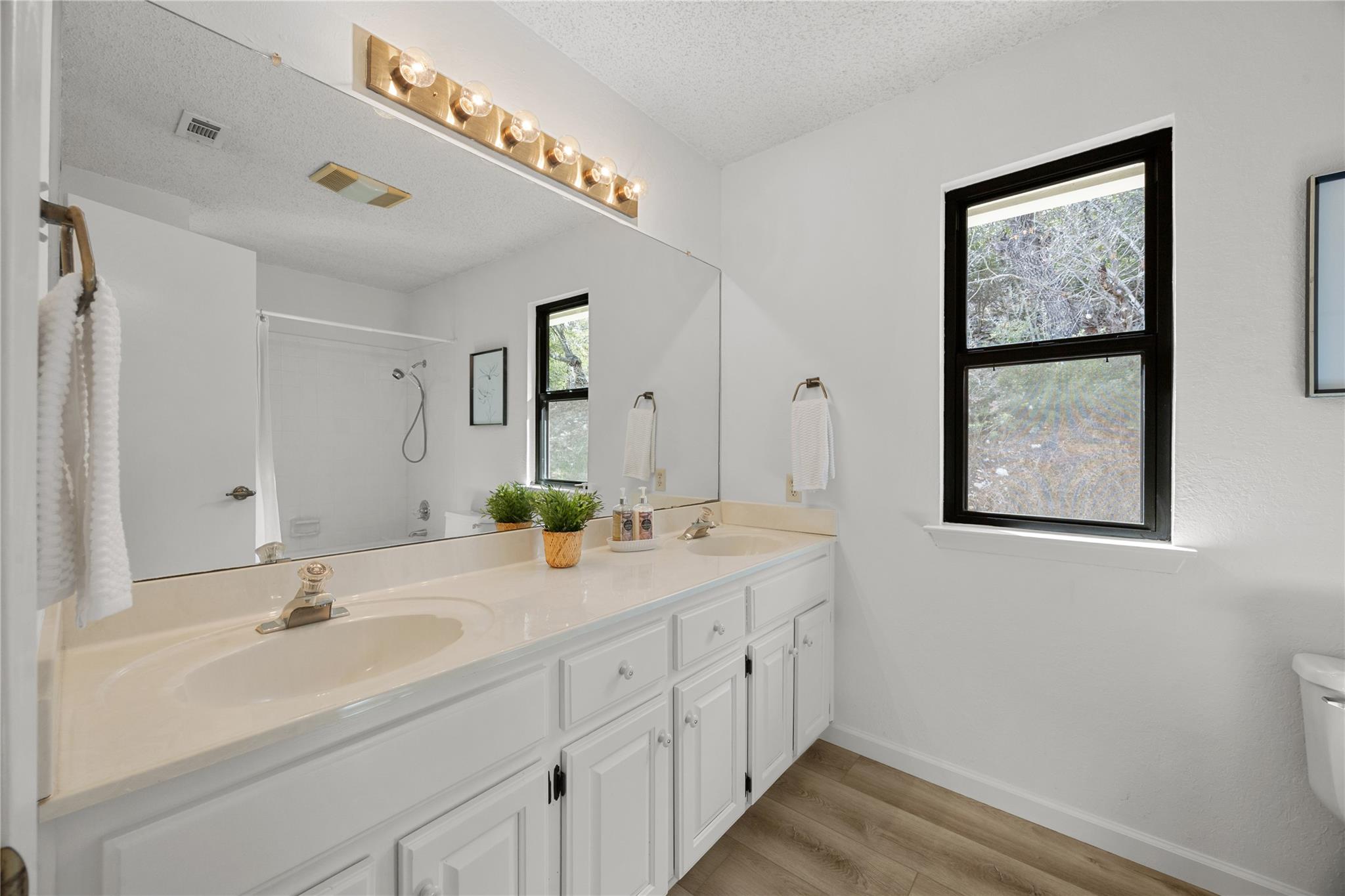 9301 Rolling Oaks Trl, Austin, TX 78750