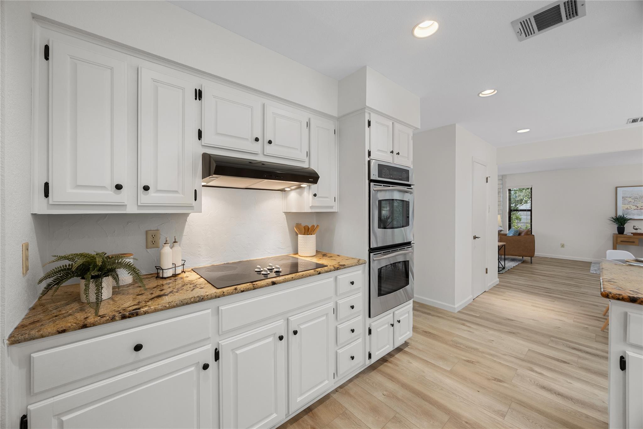 9301 Rolling Oaks Trl, Austin, TX 78750