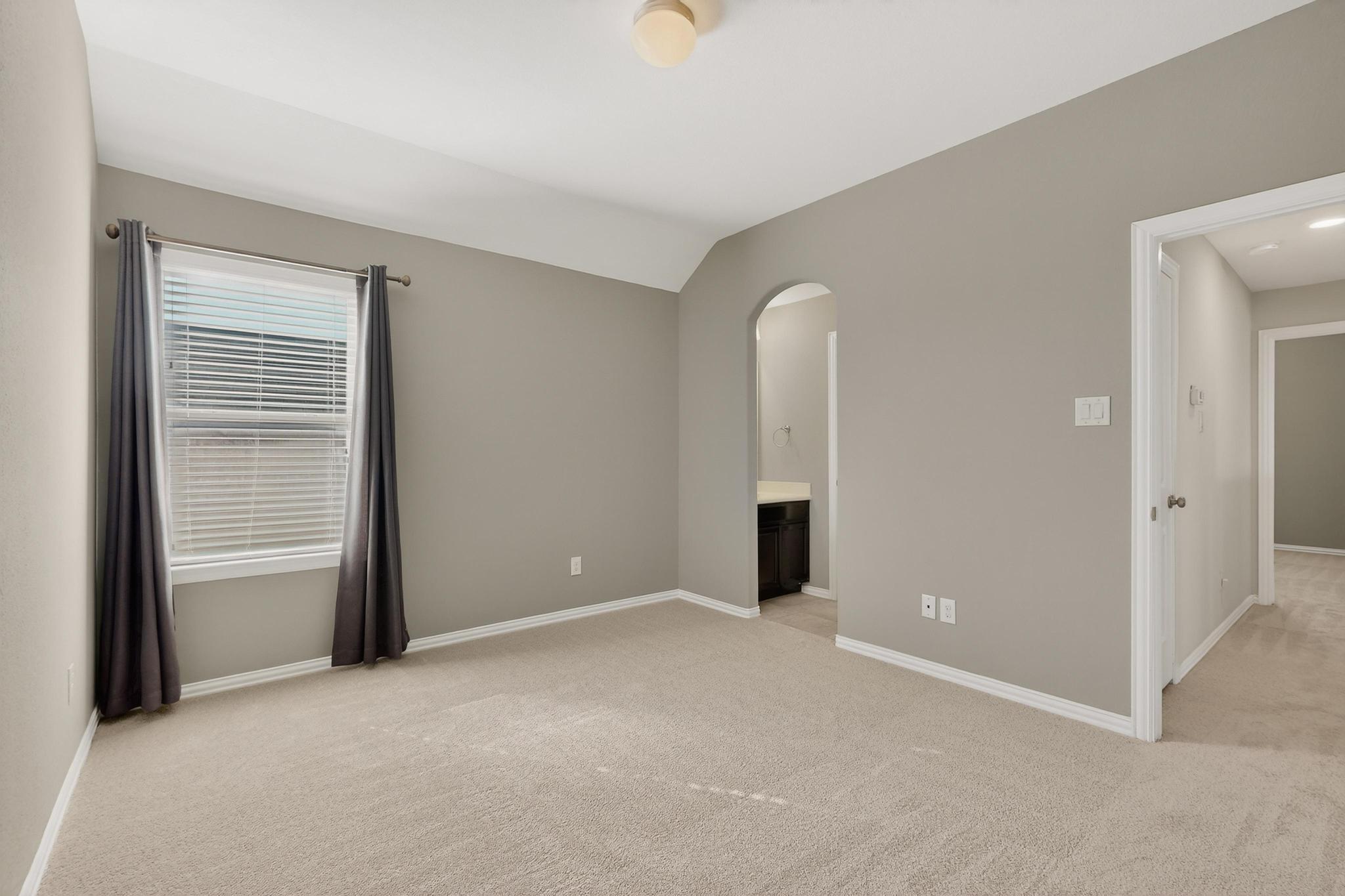 102 Plantain Dr, Hutto, TX 78634