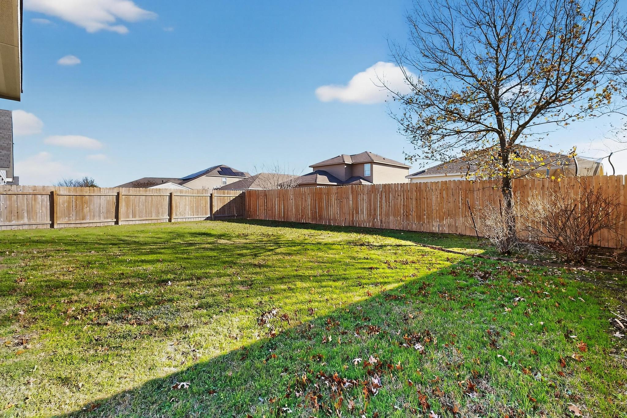 102 Plantain Dr, Hutto, TX 78634