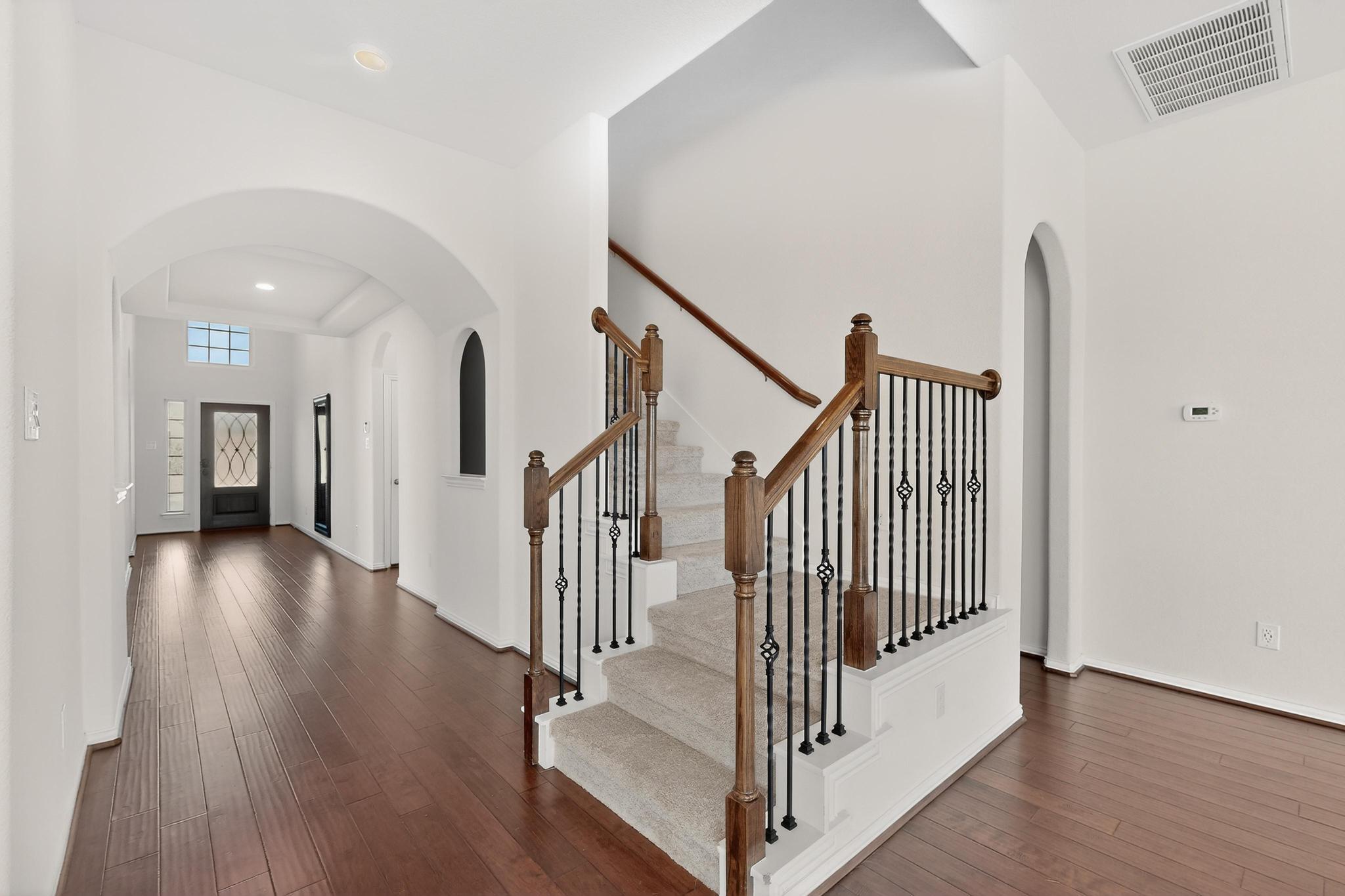 102 Plantain Dr, Hutto, TX 78634