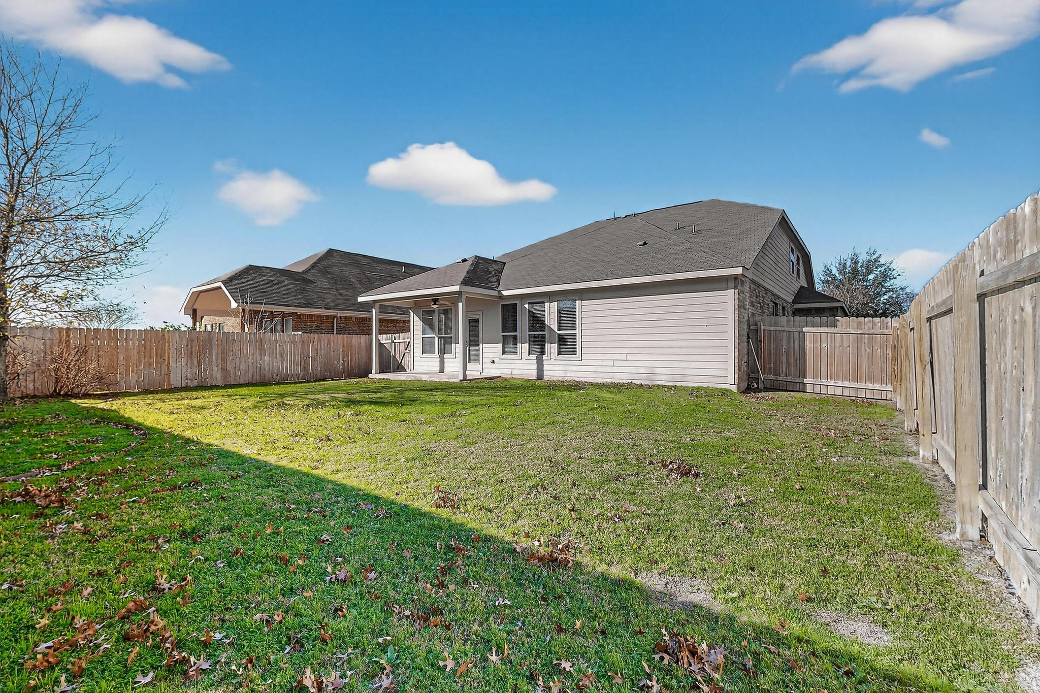 102 Plantain Dr, Hutto, TX 78634