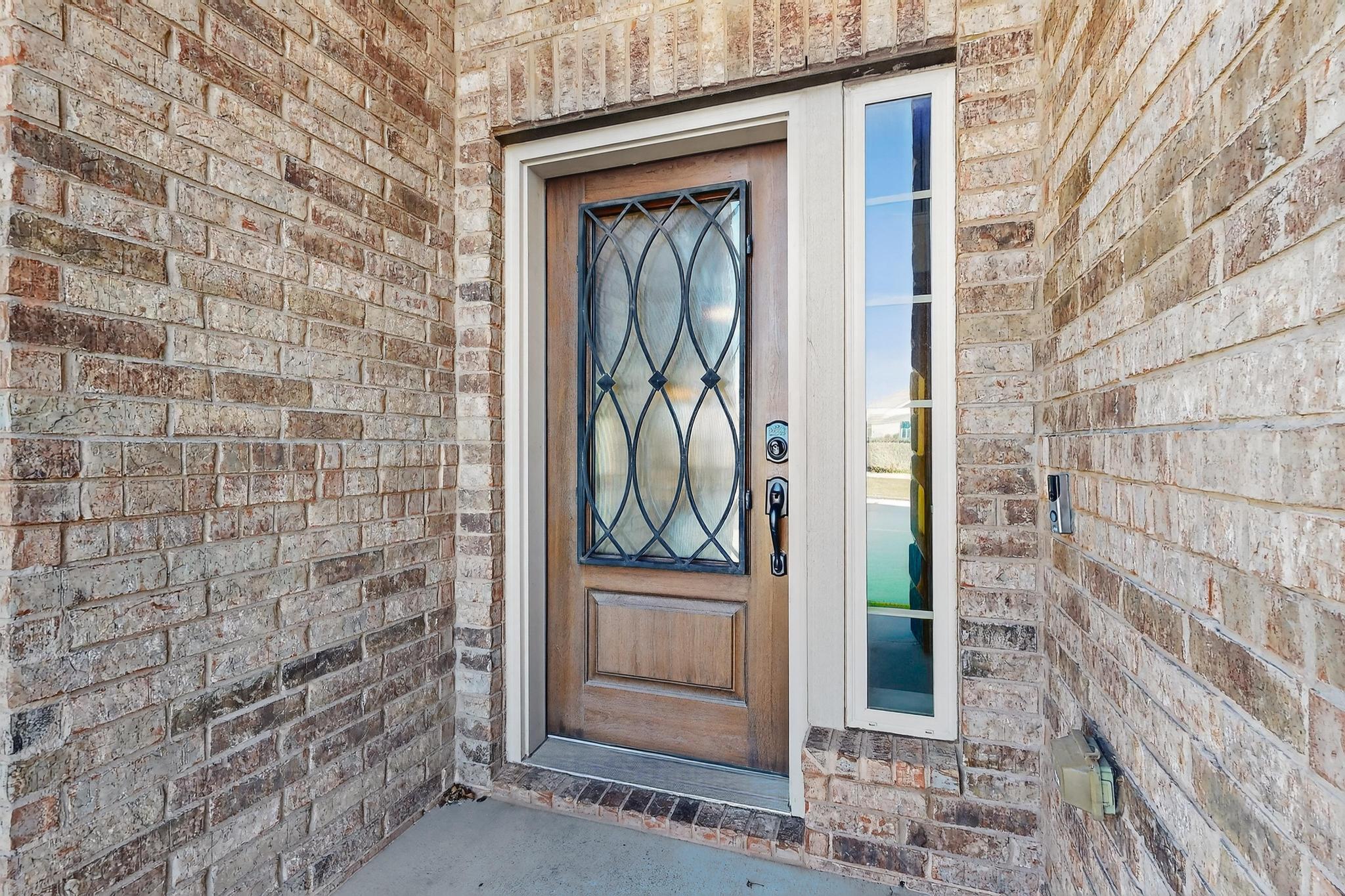 102 Plantain Dr, Hutto, TX 78634