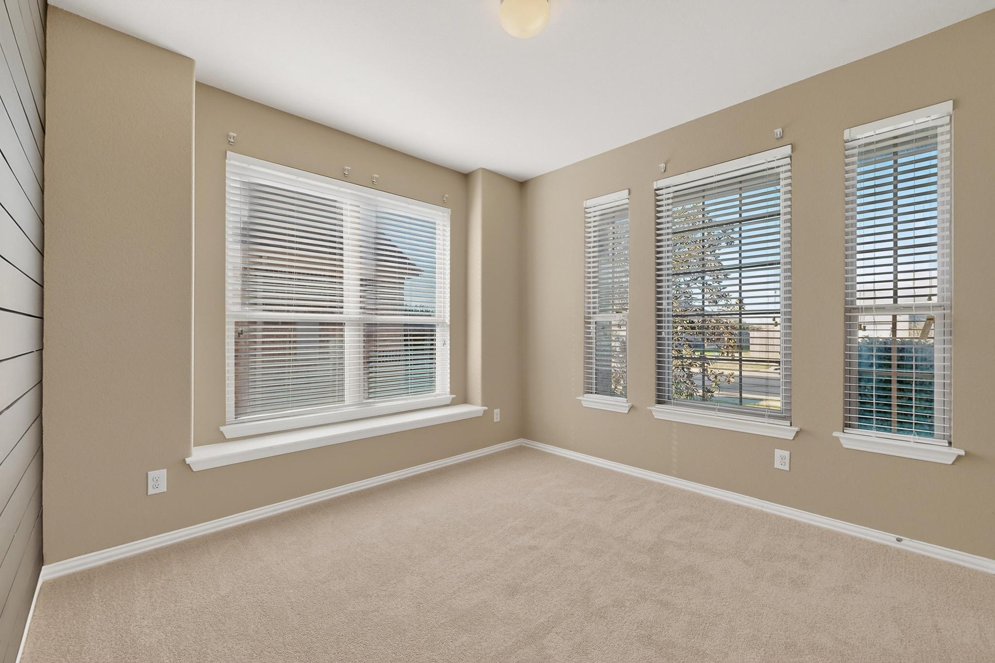 102 Plantain Dr, Hutto, TX 78634