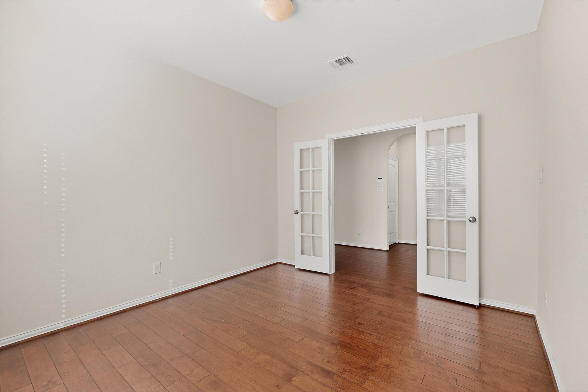 102 Plantain Dr, Hutto, TX 78634