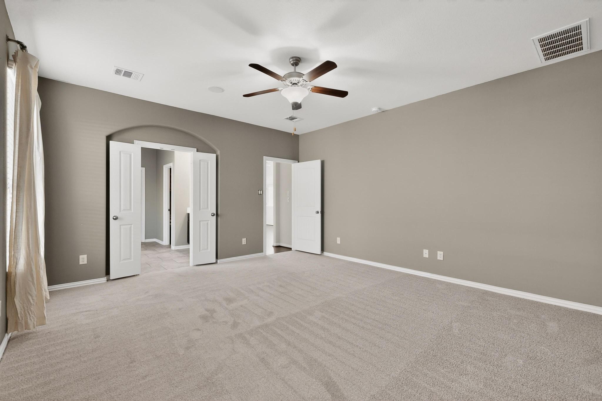 102 Plantain Dr, Hutto, TX 78634