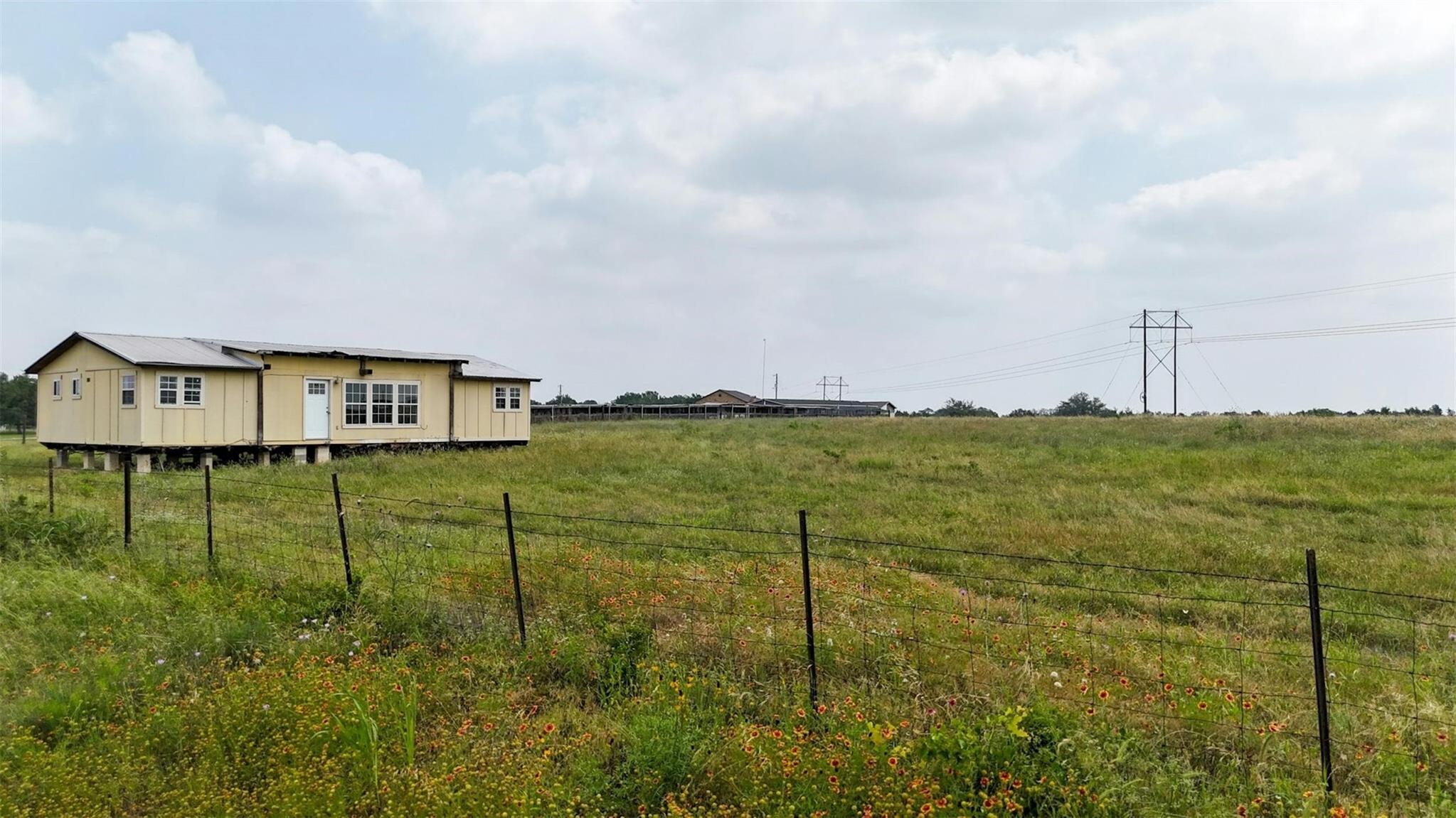 6015 Seawillow Rd, Lockhart, TX 78644