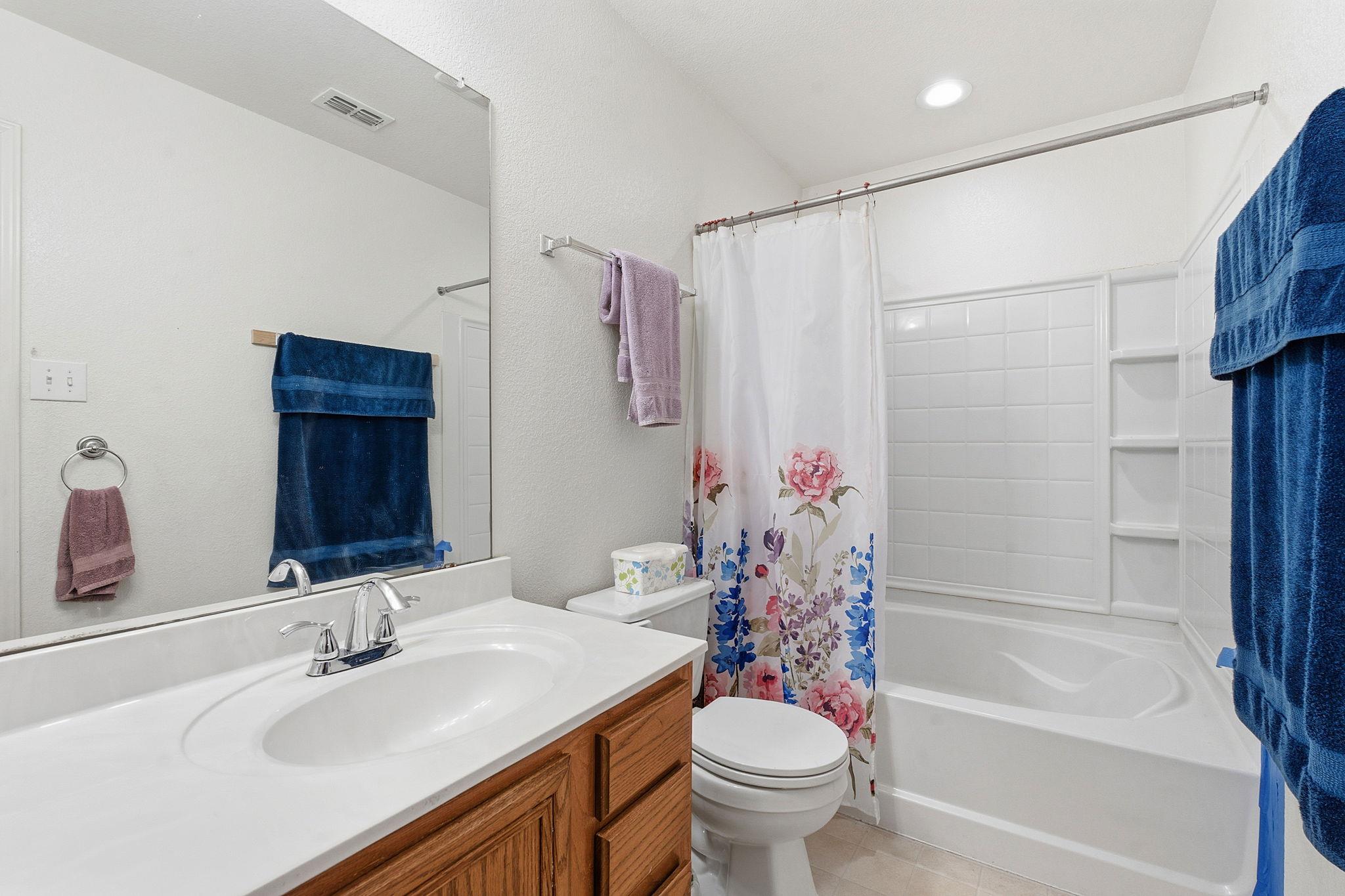 5628 SE Sunday Silence Dr, Del Valle, TX 78617