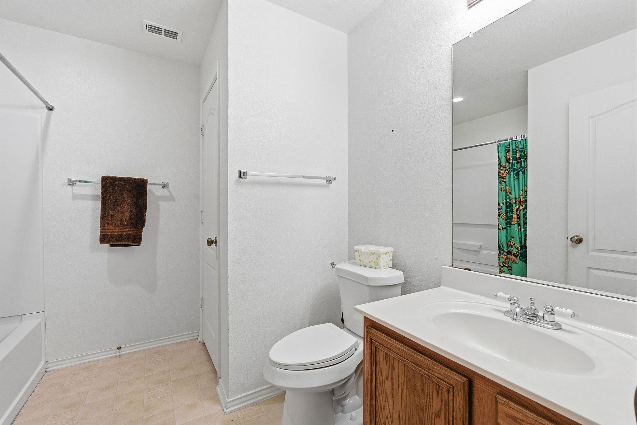 5628 SE Sunday Silence Dr, Del Valle, TX 78617