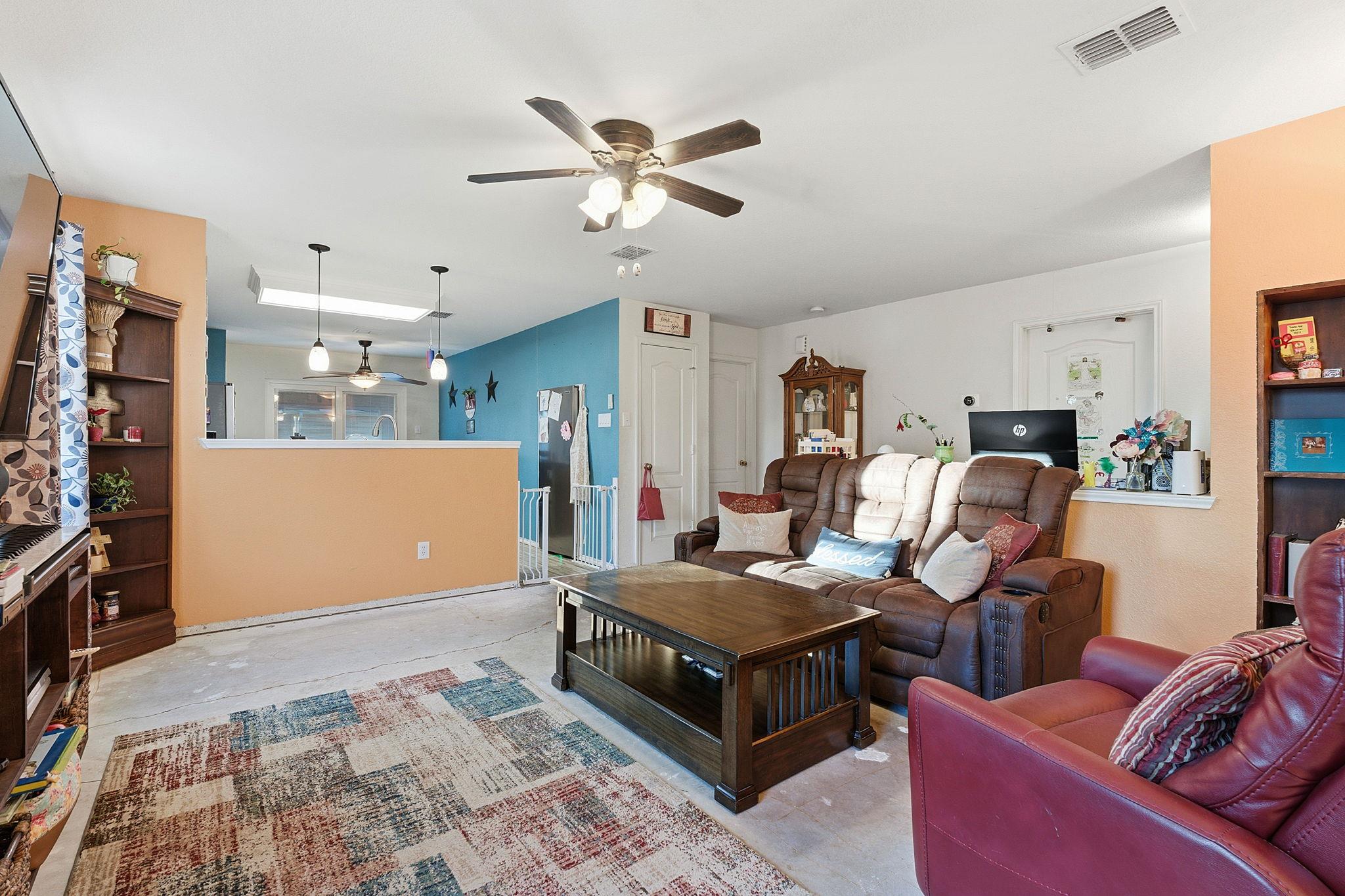 5628 SE Sunday Silence Dr, Del Valle, TX 78617