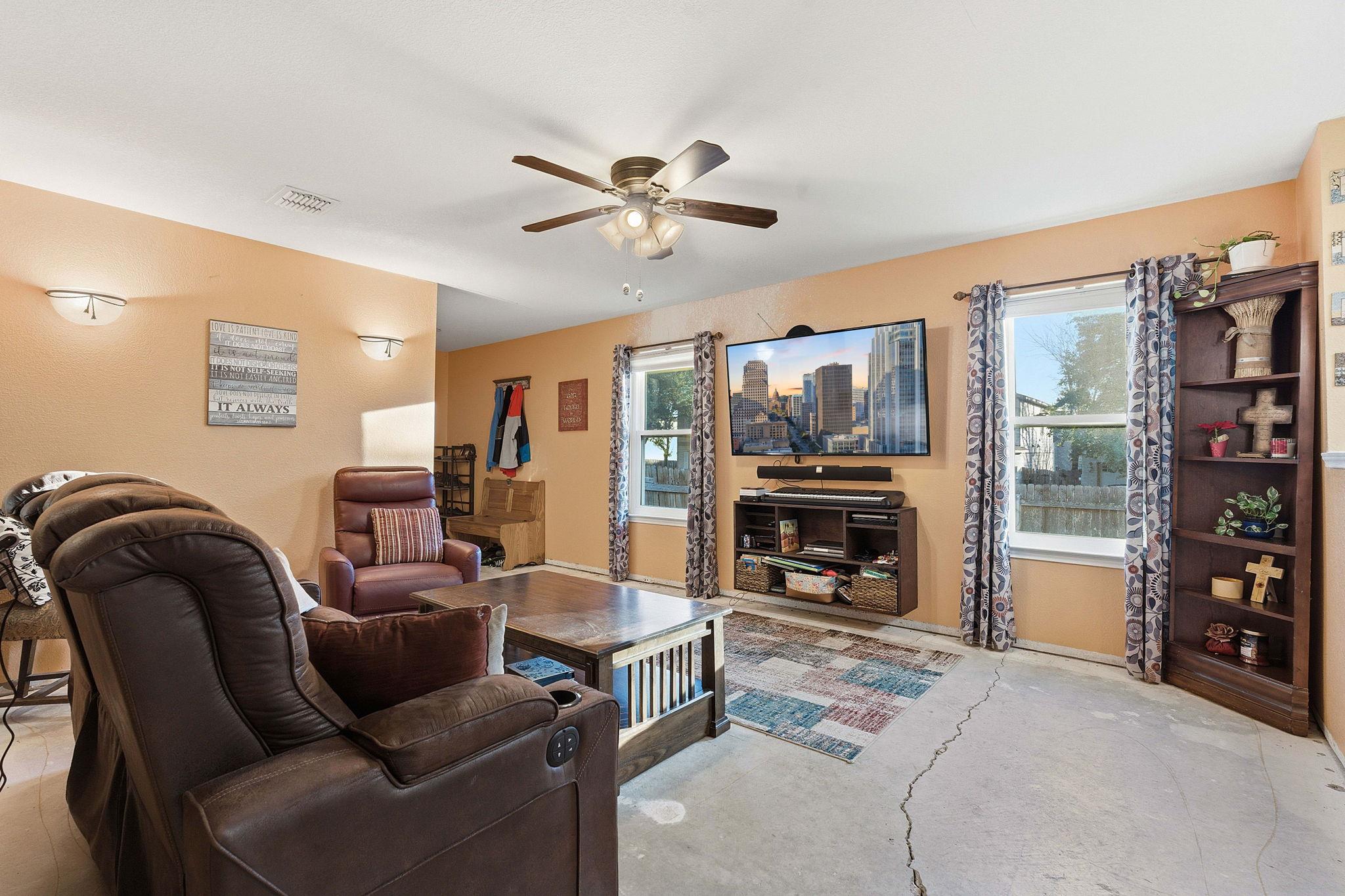 5628 SE Sunday Silence Dr, Del Valle, TX 78617