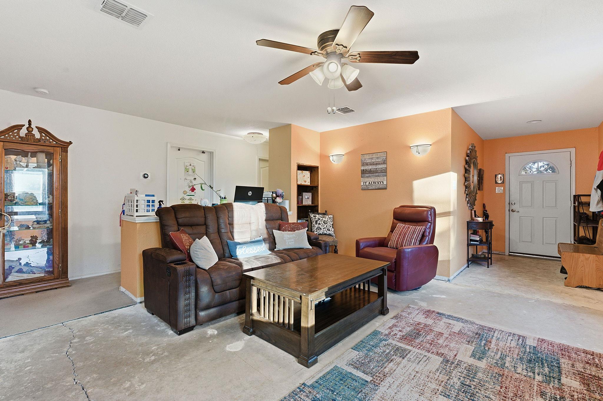 5628 SE Sunday Silence Dr, Del Valle, TX 78617