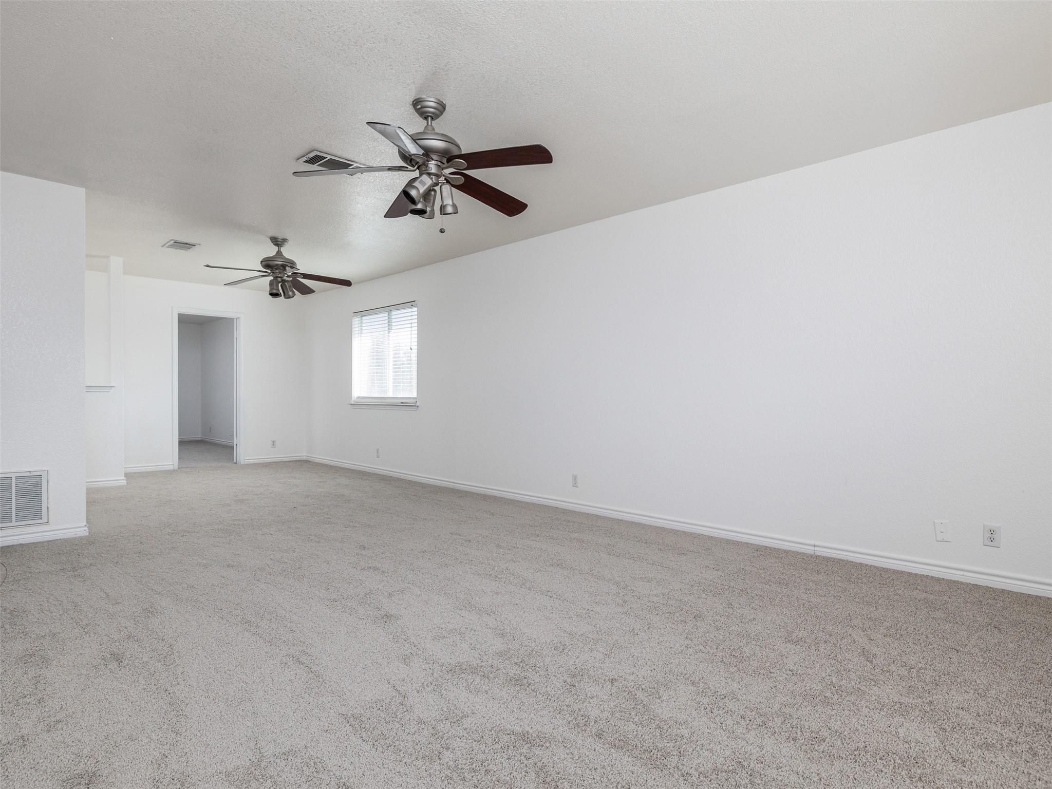 102 Erin Cv, Hutto, TX 78634