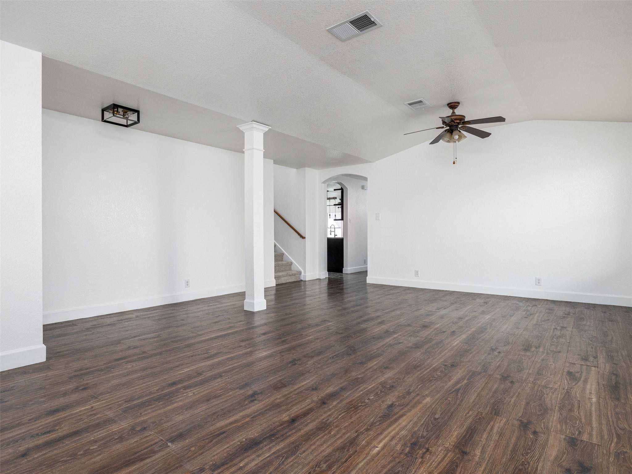 102 Erin Cv, Hutto, TX 78634