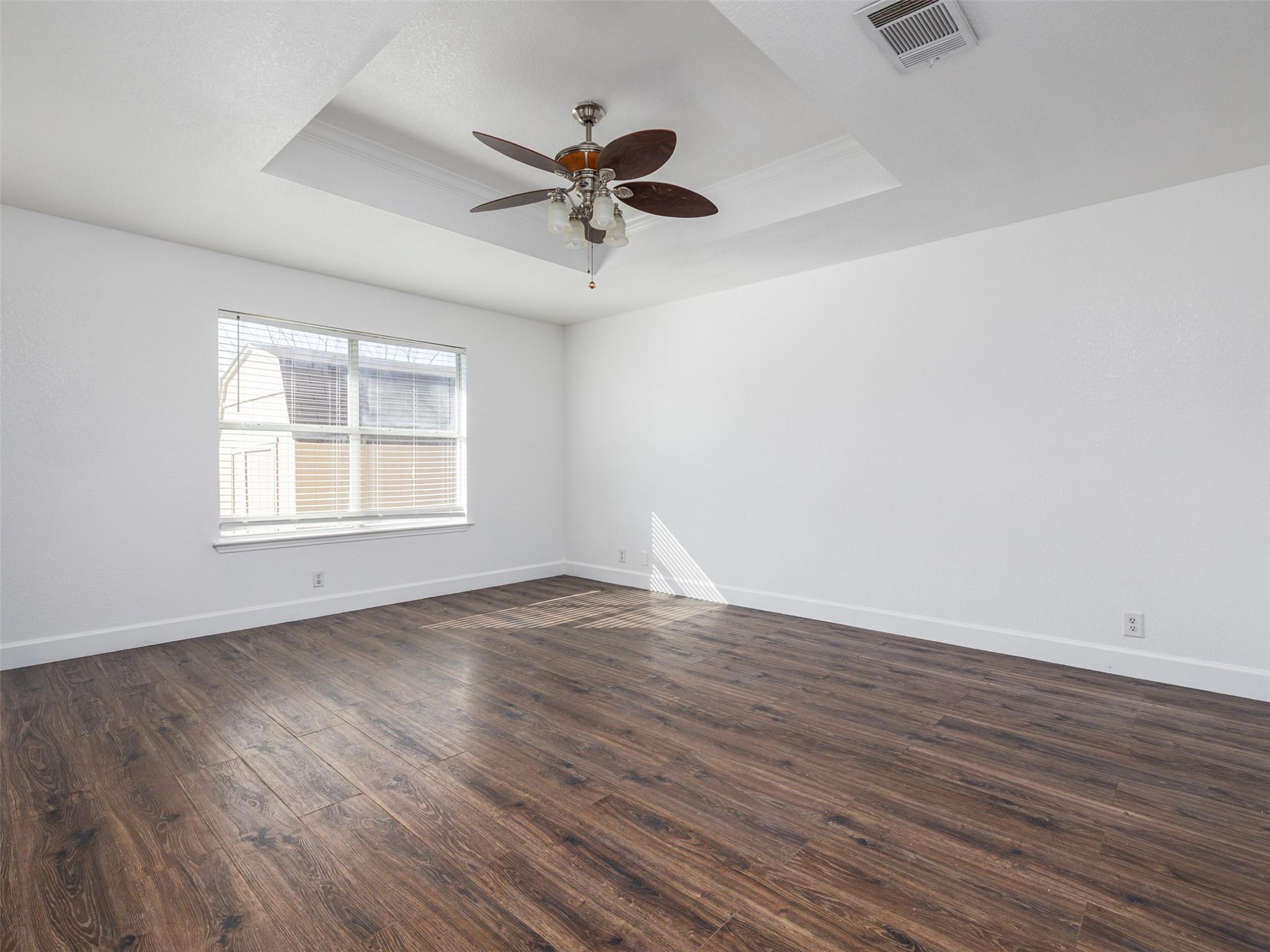 102 Erin Cv, Hutto, TX 78634