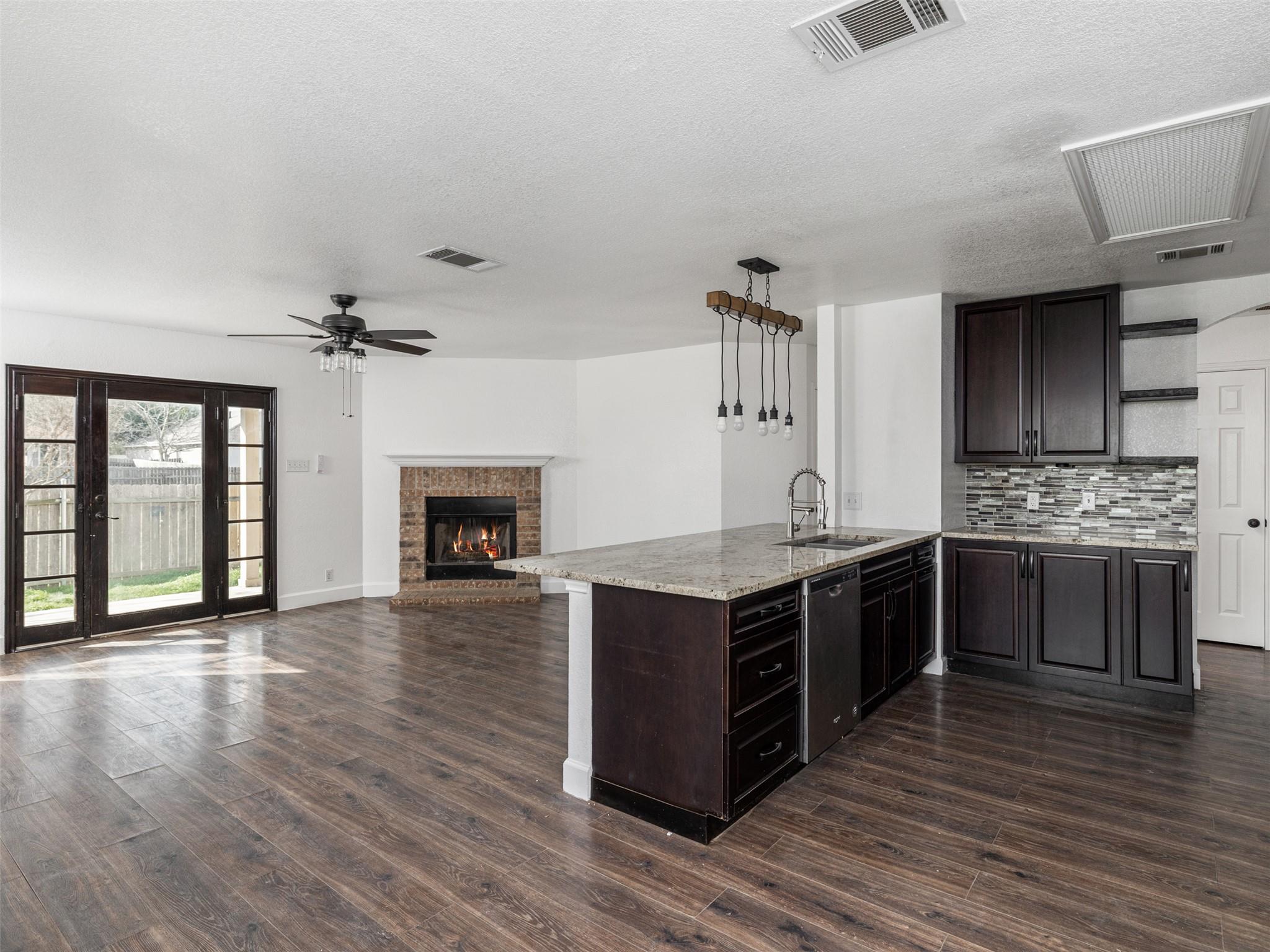 102 Erin Cv, Hutto, TX 78634