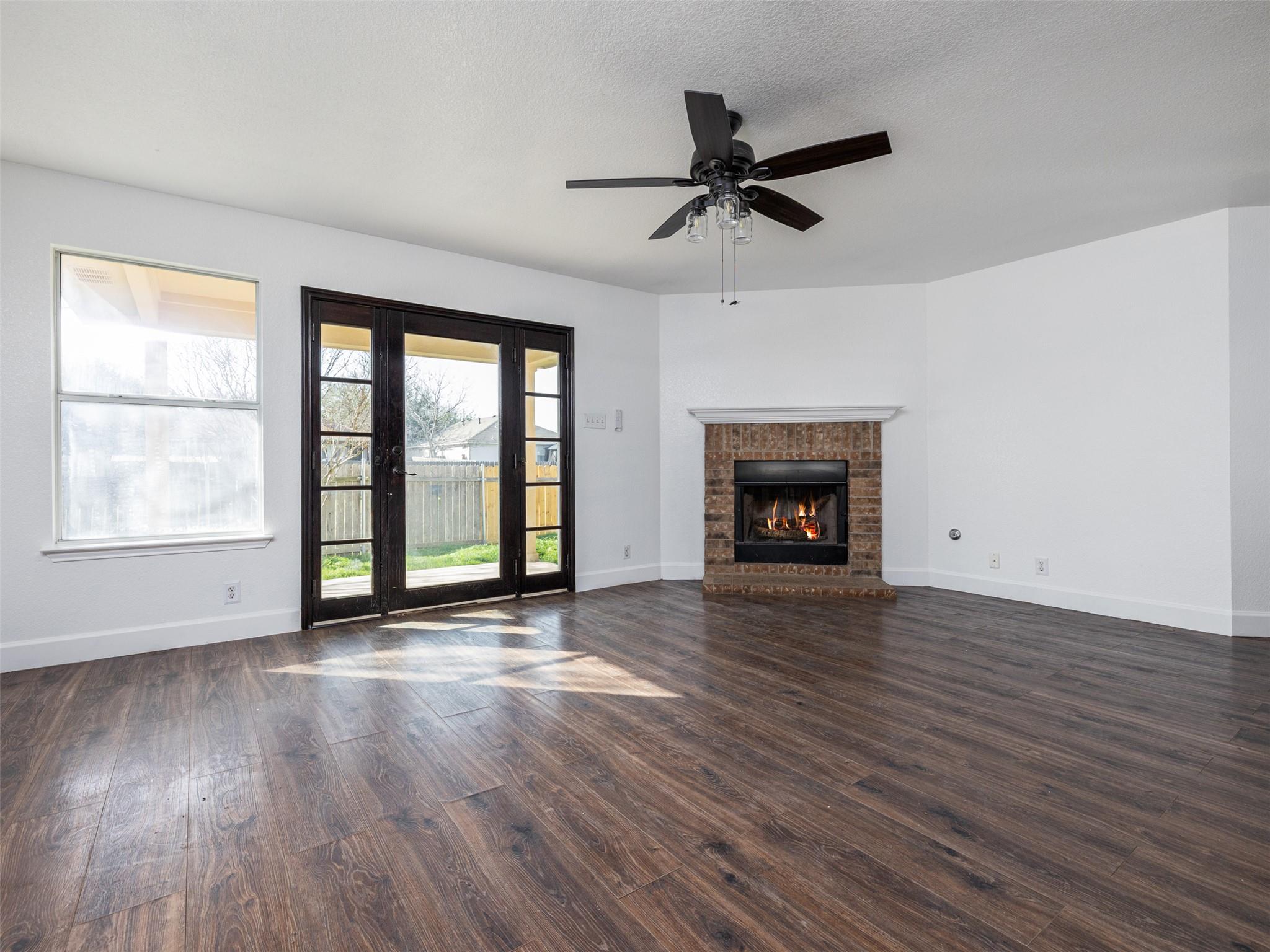 102 Erin Cv, Hutto, TX 78634