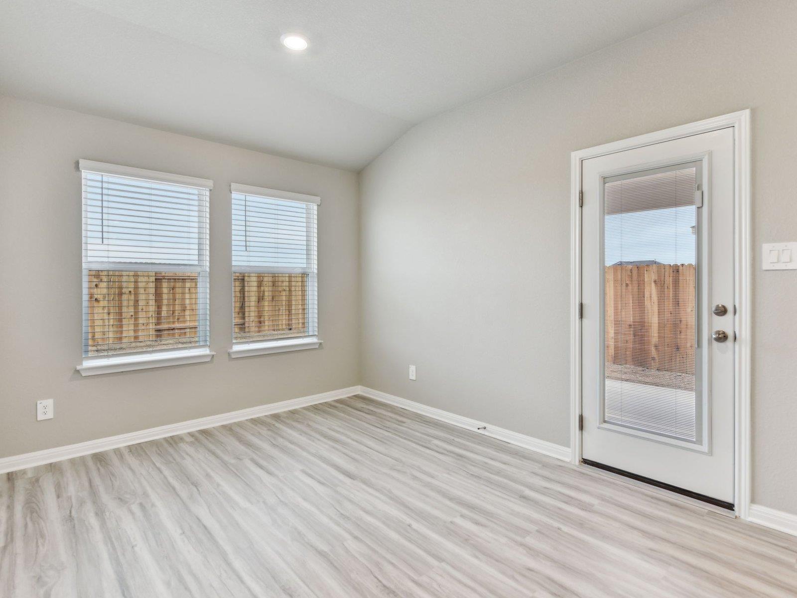 100 Honey Bee Rd, Jarrell, TX 76537