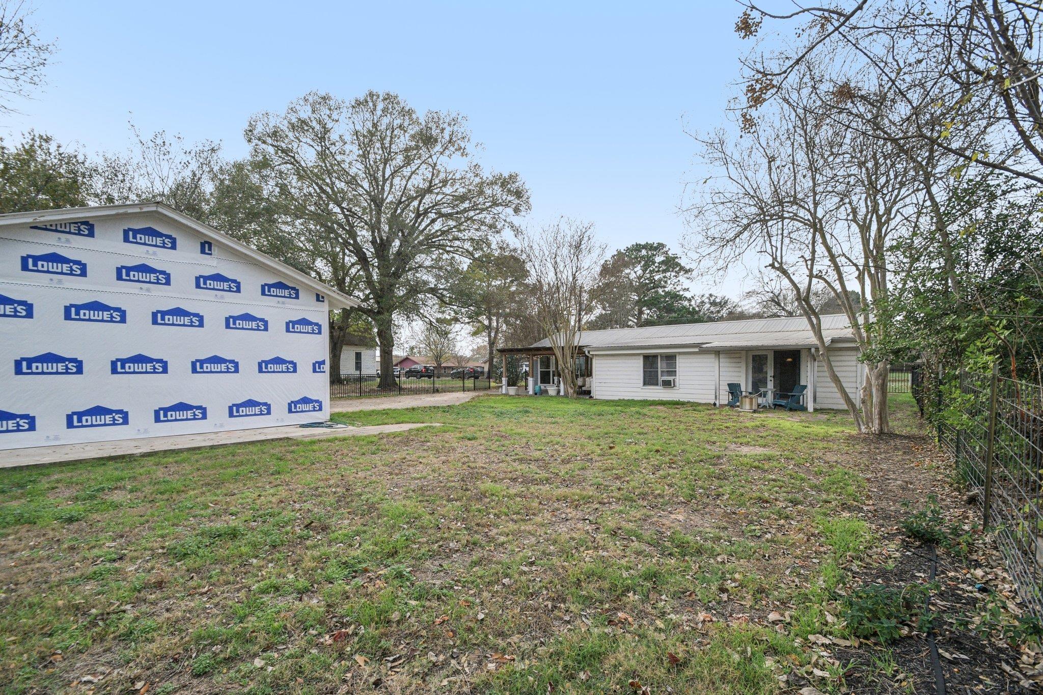 902 Turney St, Smithville, TX 78957