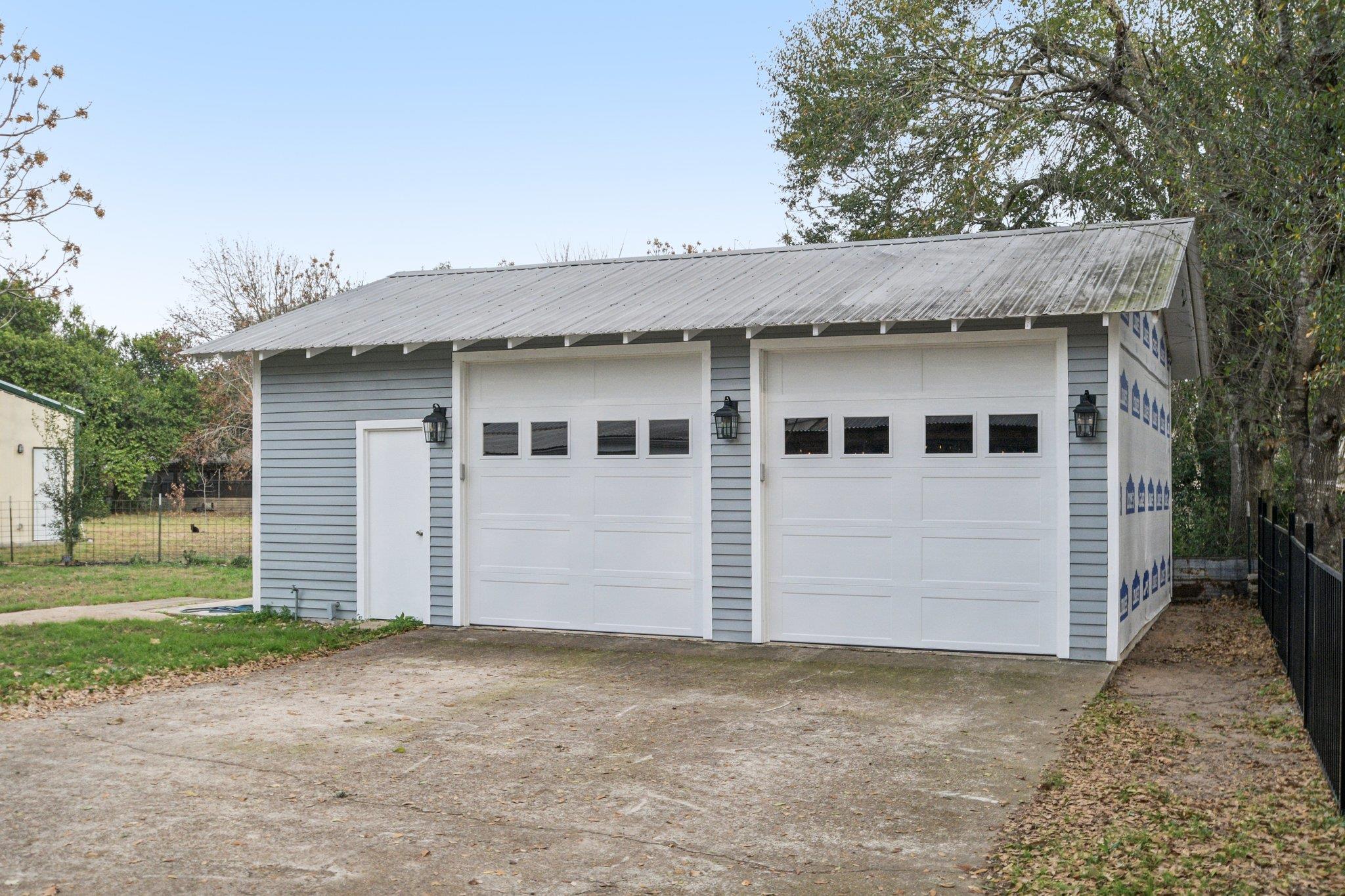 902 Turney St, Smithville, TX 78957