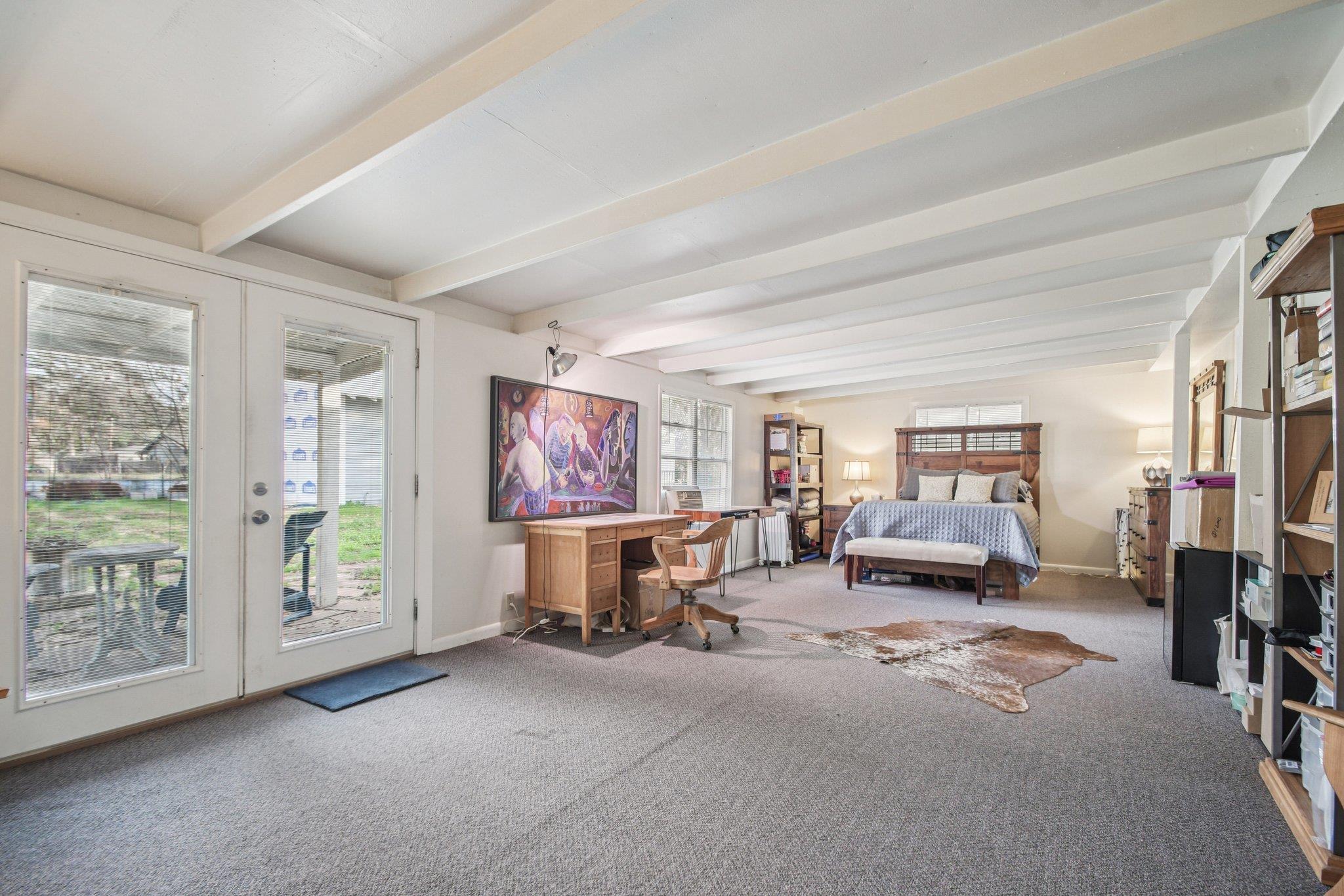 902 Turney St, Smithville, TX 78957