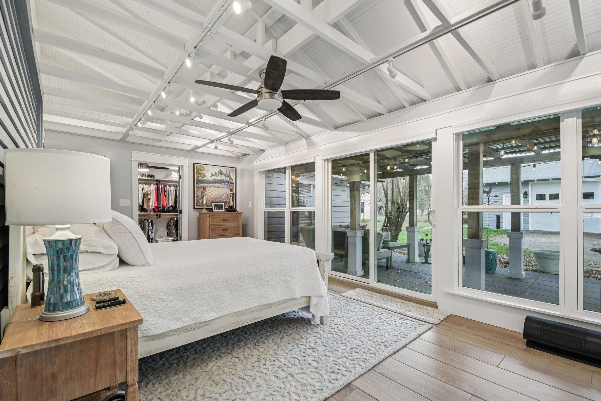 902 Turney St, Smithville, TX 78957