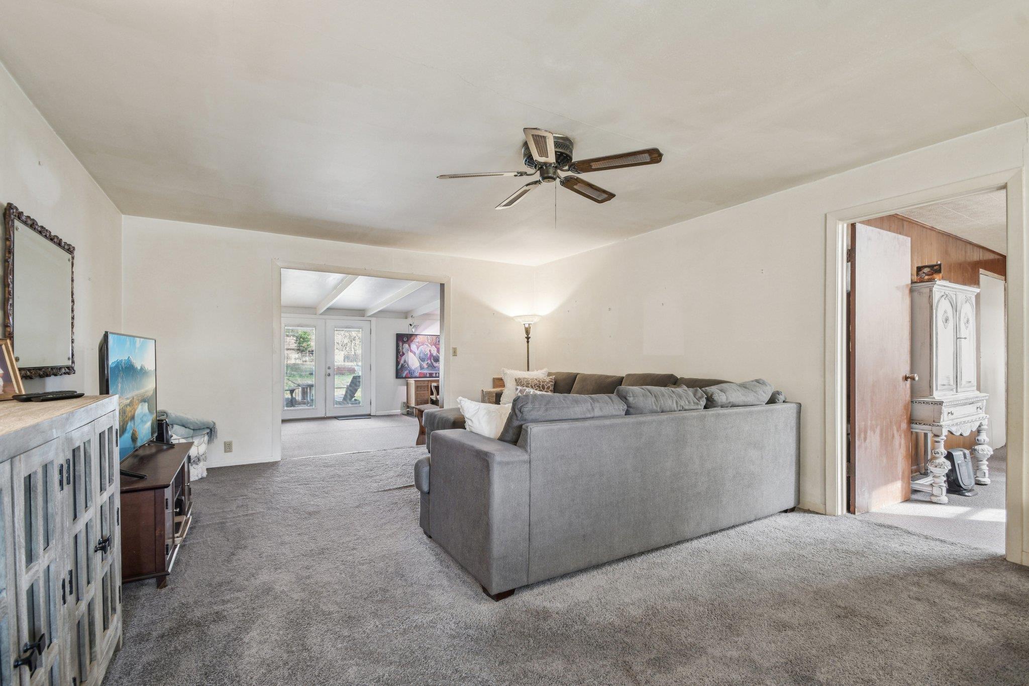 902 Turney St, Smithville, TX 78957