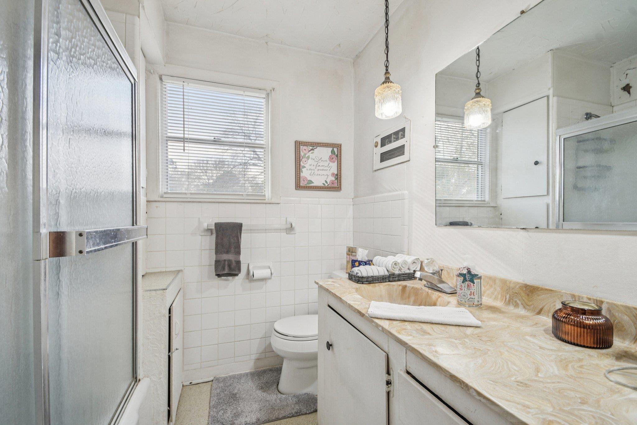 902 Turney St, Smithville, TX 78957