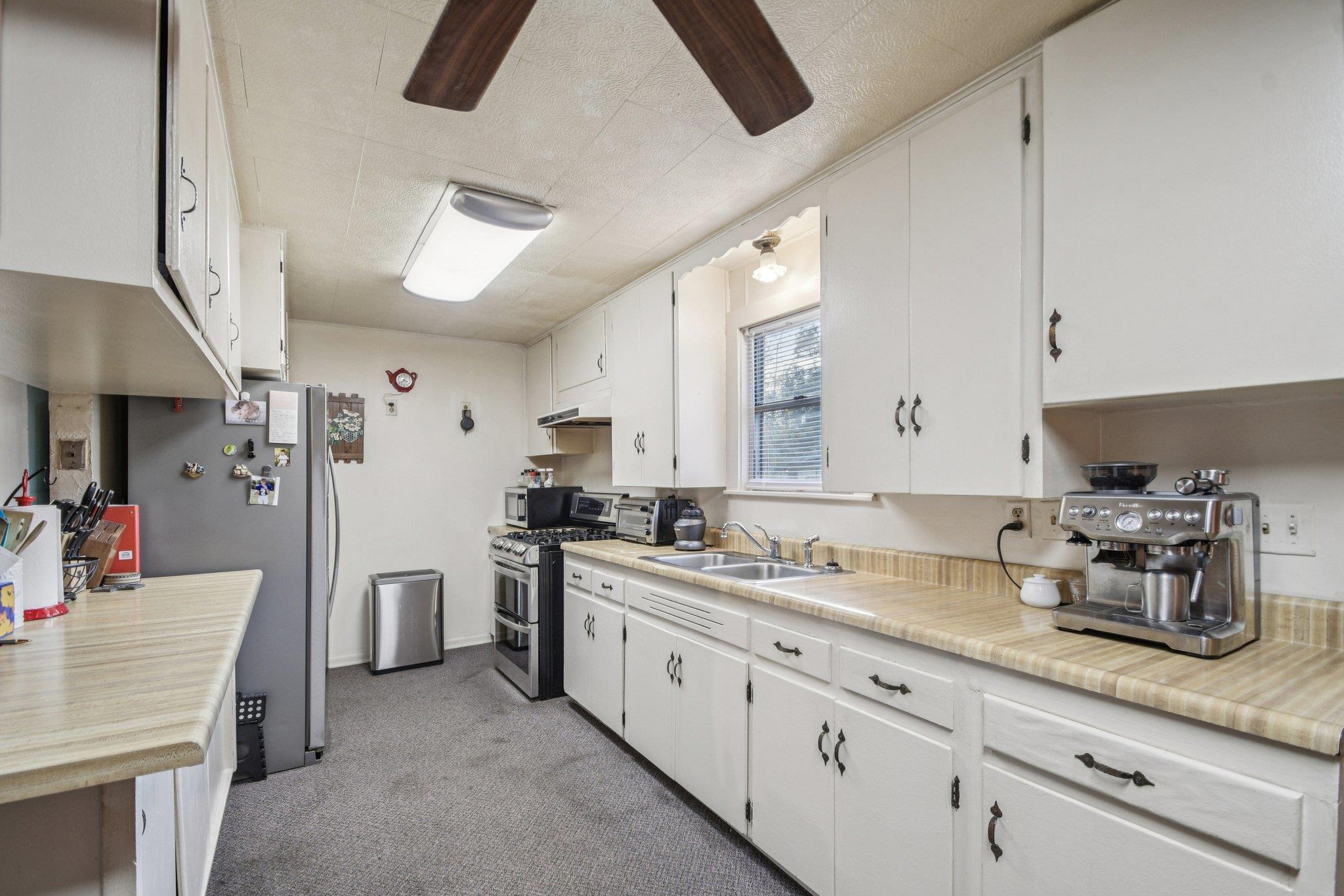 902 Turney St, Smithville, TX 78957