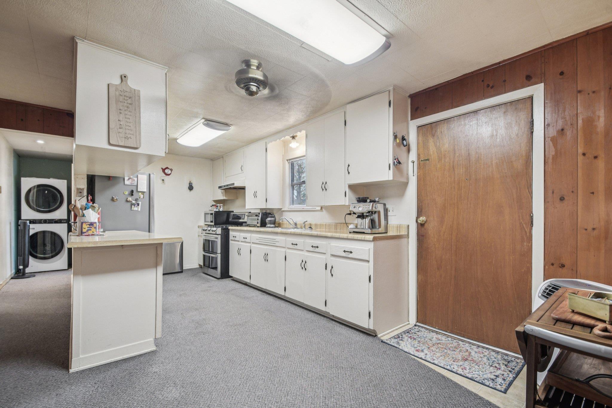 902 Turney St, Smithville, TX 78957