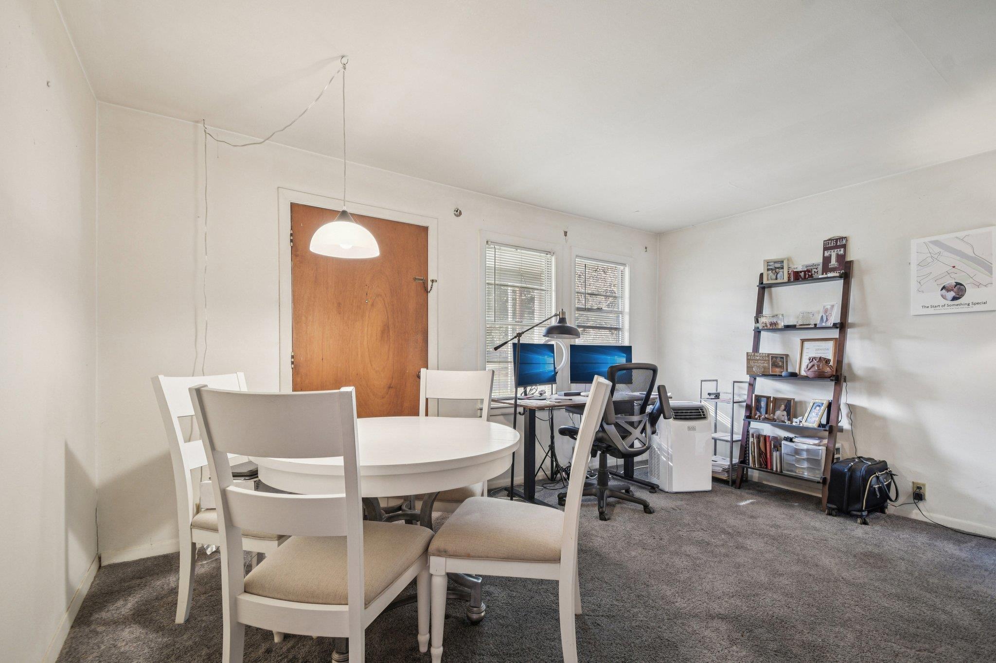 902 Turney St, Smithville, TX 78957