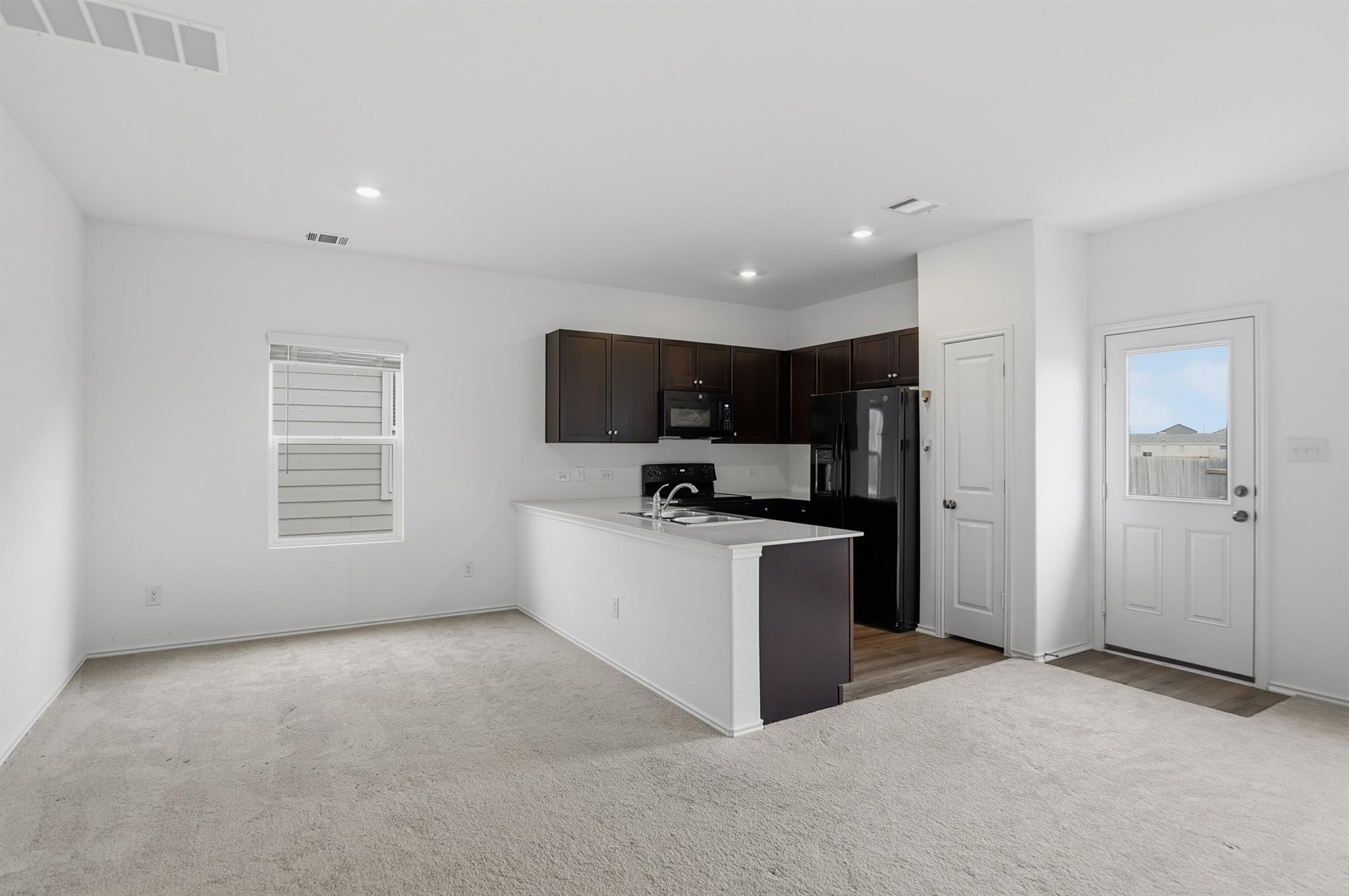 908 Rancho Del Cielo Loop, Jarrell, TX 76537