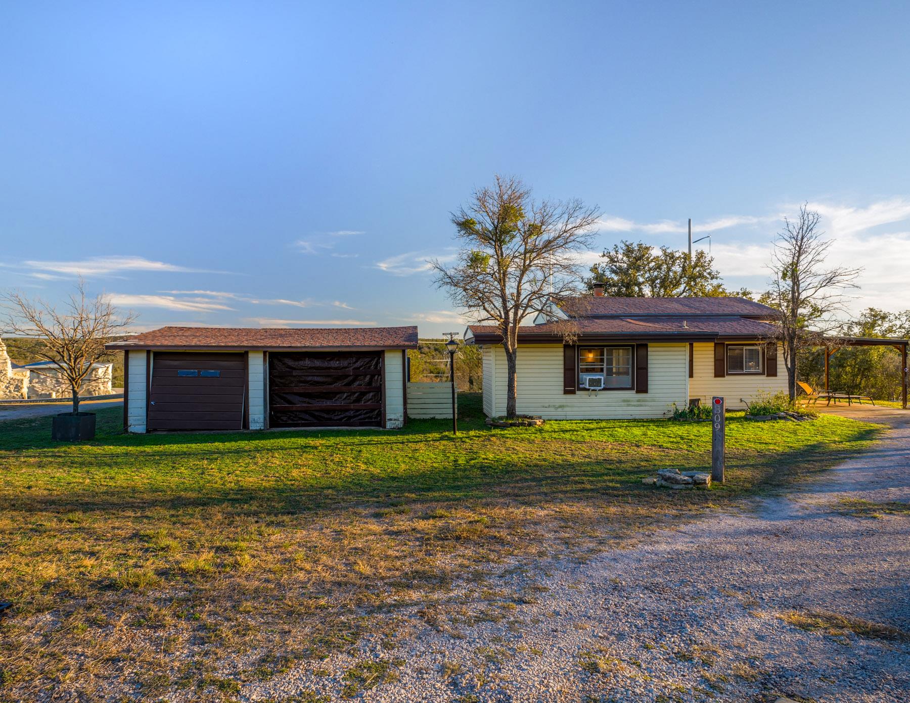 309 S Oak Ln, Burnet, TX 78611