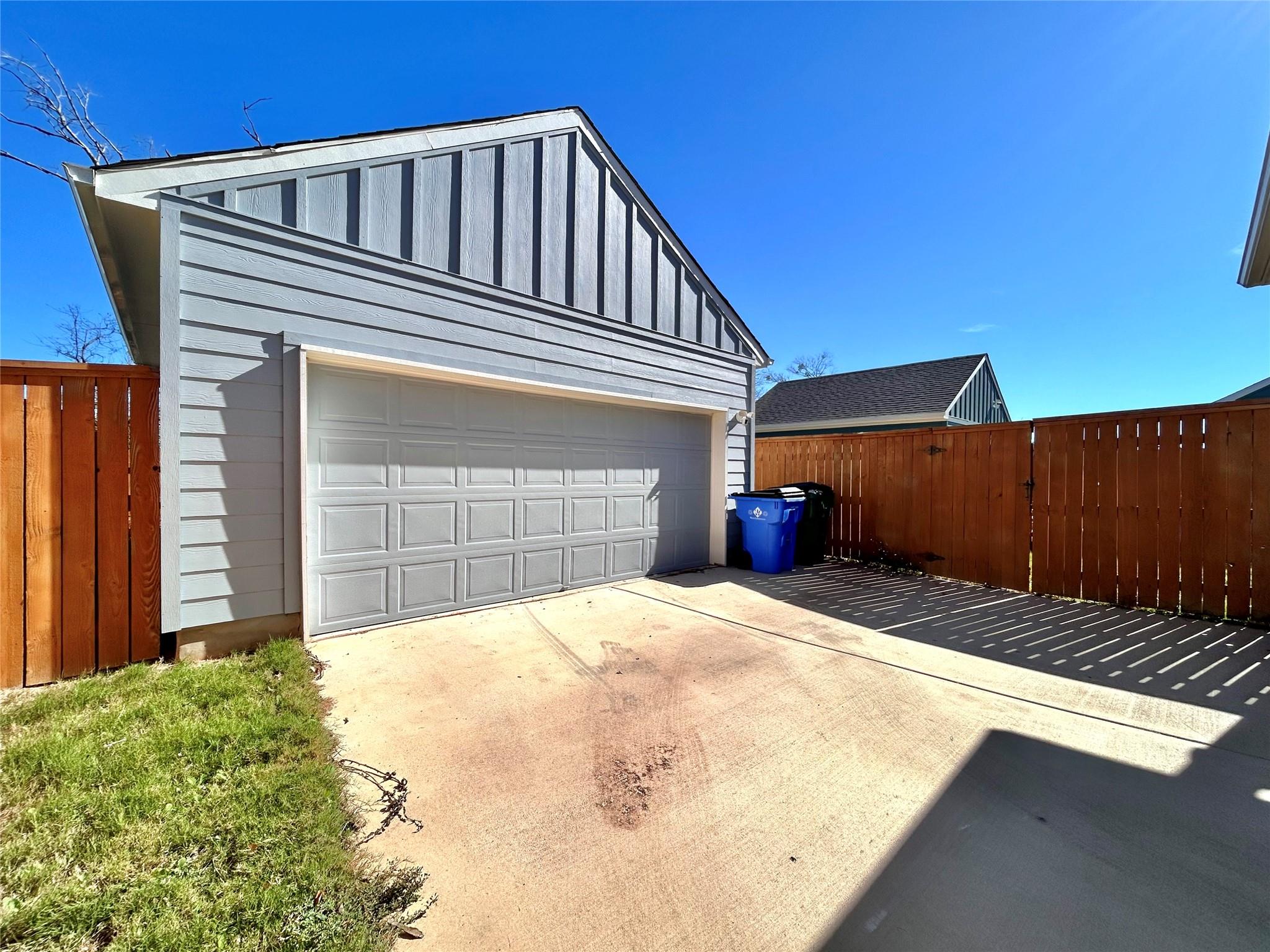202 Pebblestream Pass, Taylor, TX 76574