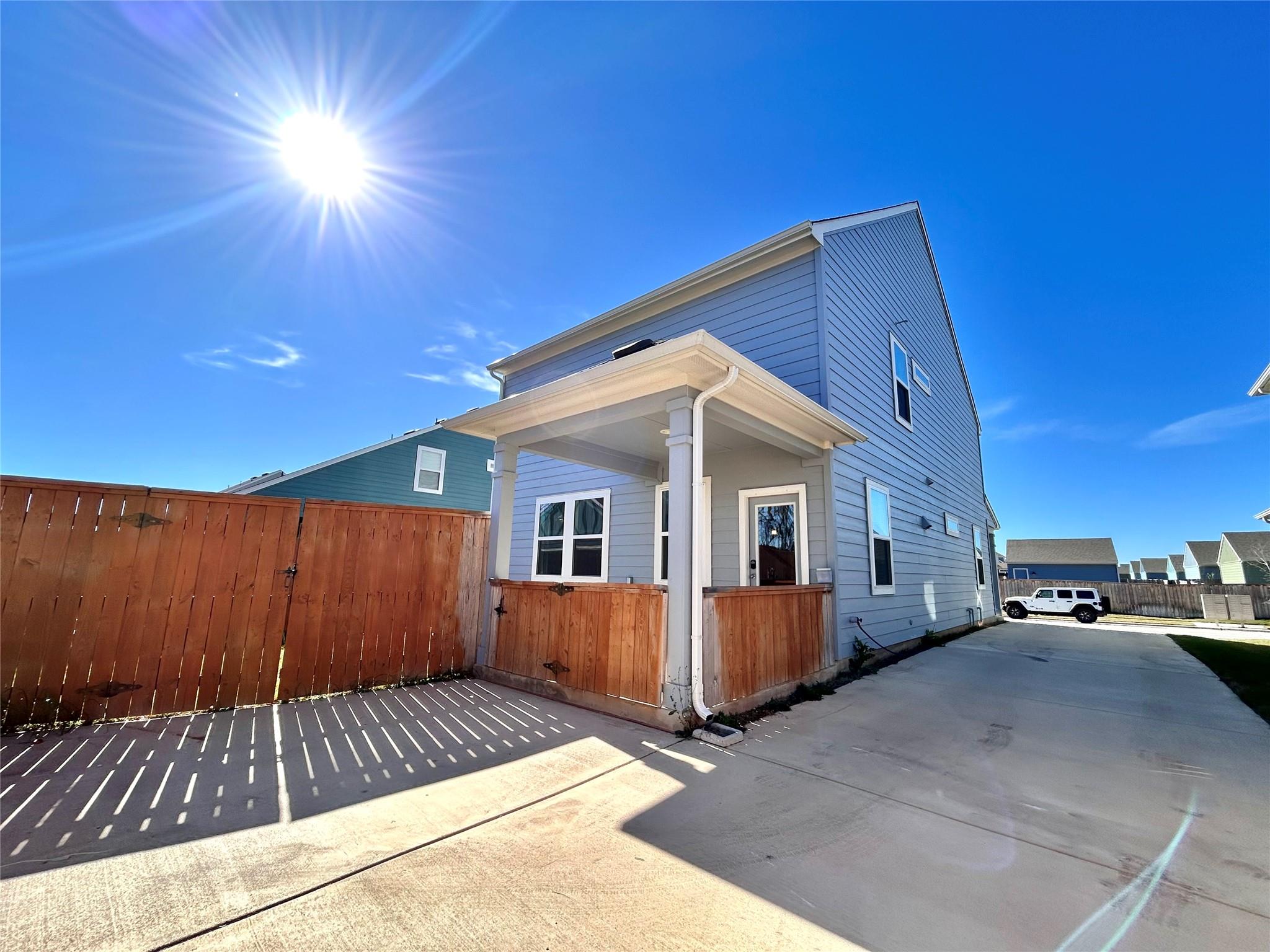 202 Pebblestream Pass, Taylor, TX 76574