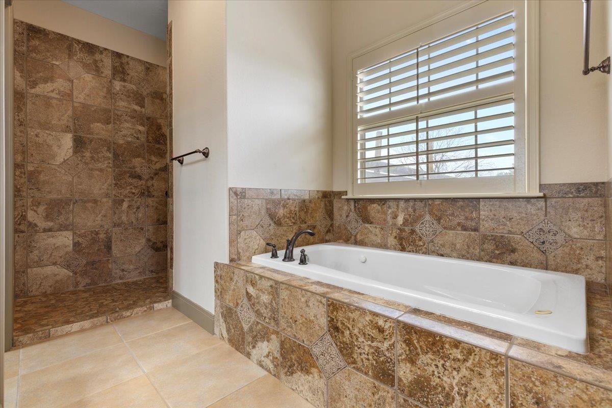 106 Spring Mdw, Bastrop, TX 78602