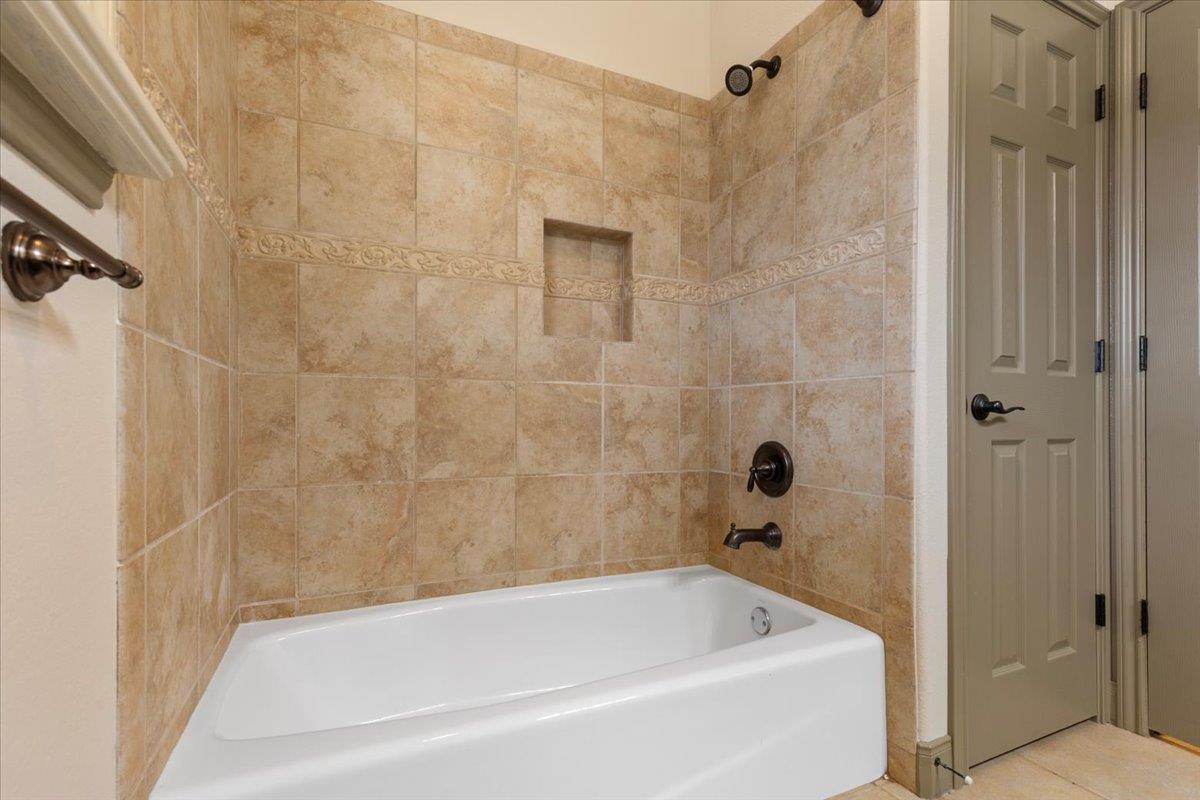 106 Spring Mdw, Bastrop, TX 78602