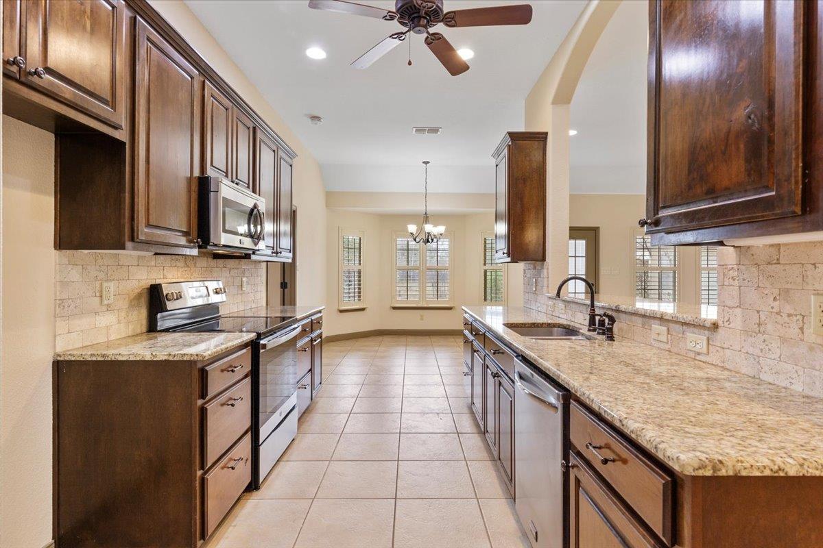 106 Spring Mdw, Bastrop, TX 78602