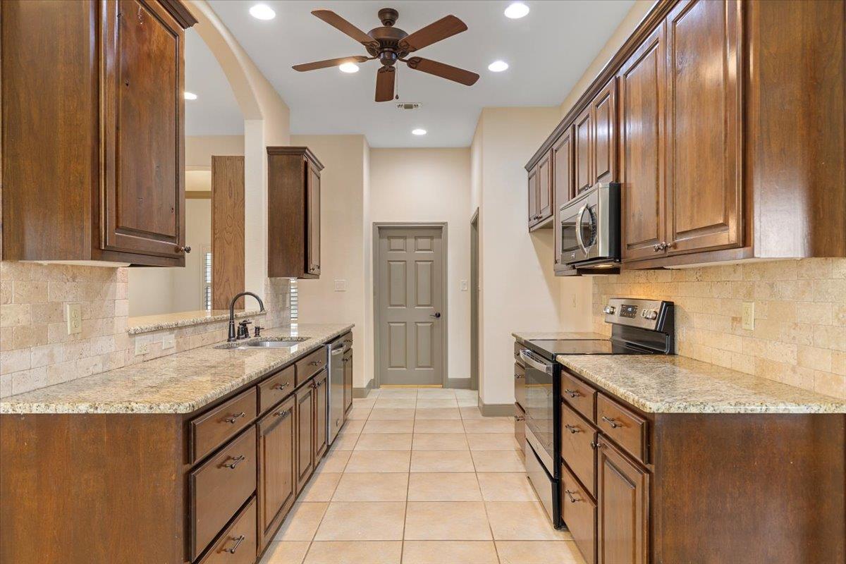 106 Spring Mdw, Bastrop, TX 78602