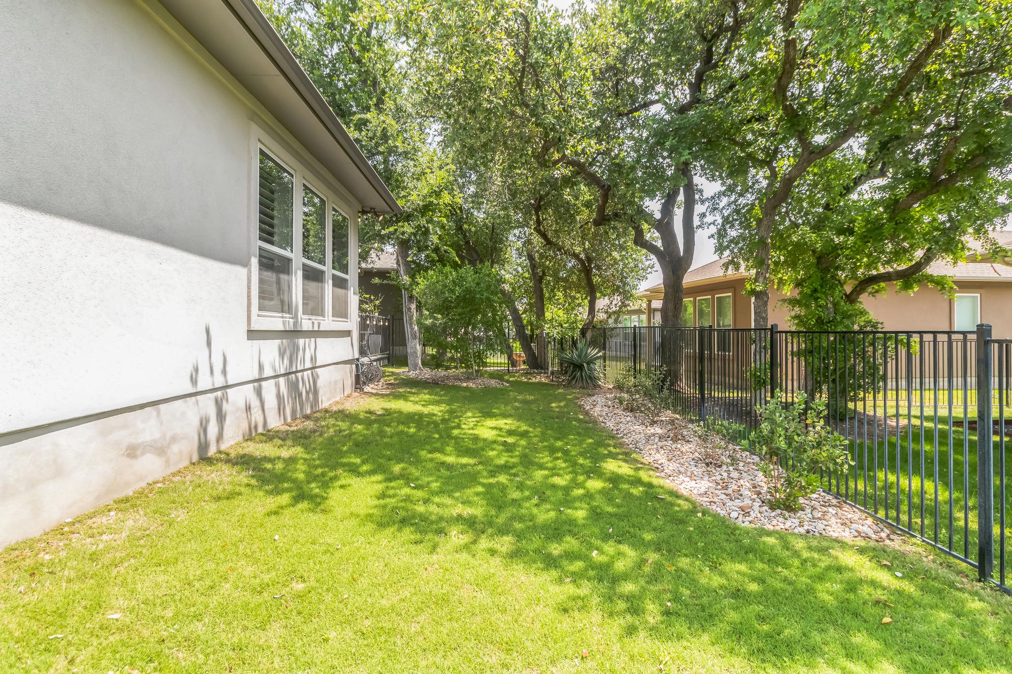 121 Monterey Oak Trl, Georgetown, TX 78628