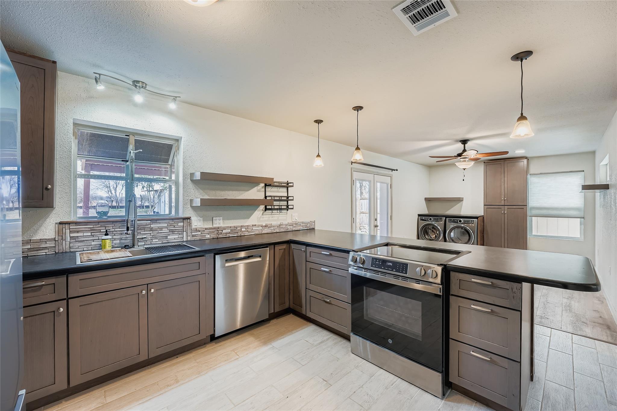 410 Magnolia St, Bastrop, TX 78602